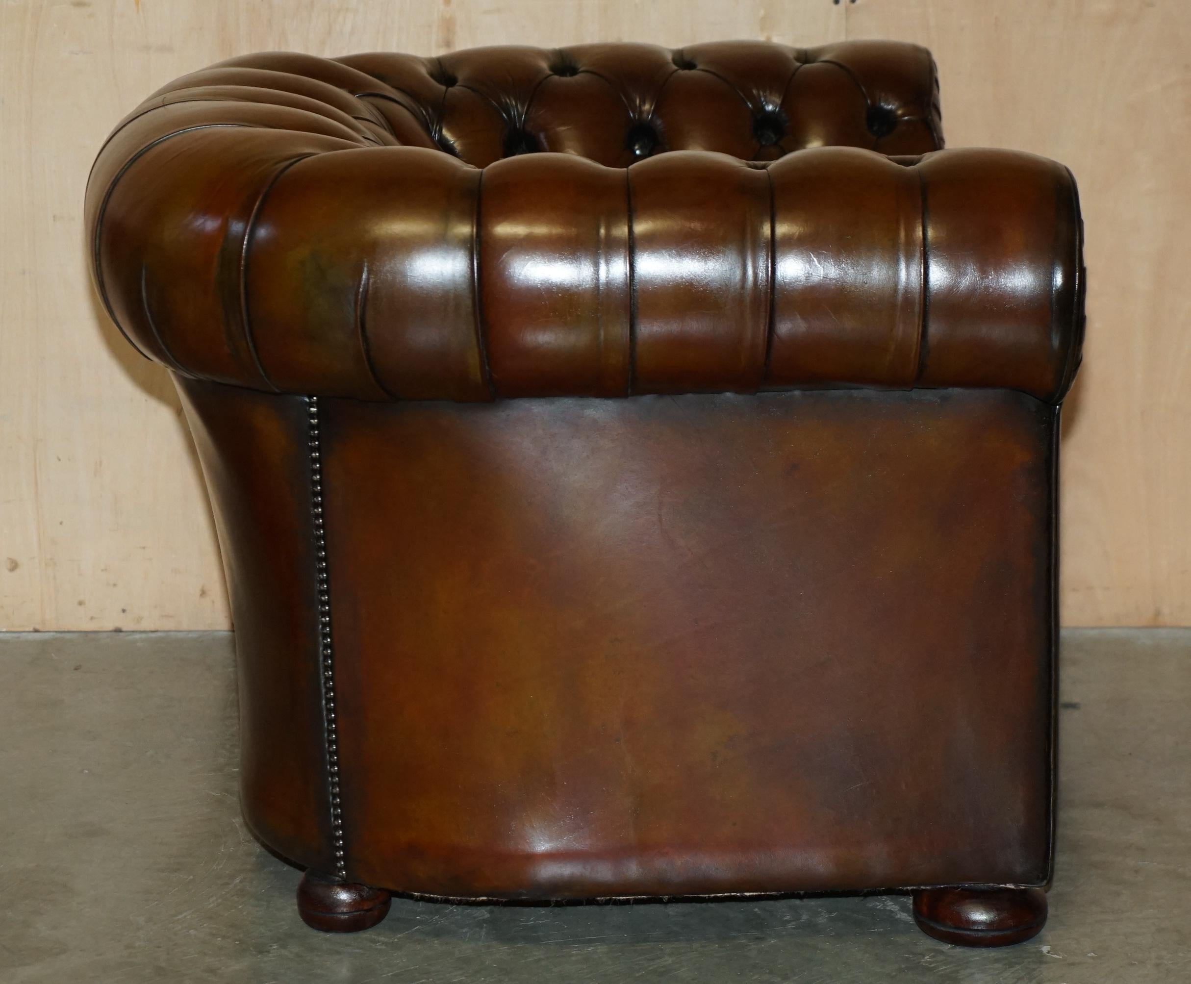 COPPIA DI POLTRONE D'EPOCA ART DECO RISTRUTTURATE IN PELLE MARRONE DI CHEsterfield in vendita 3