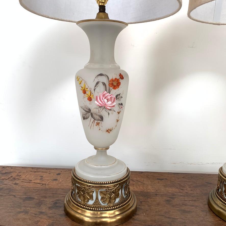 Mid-20th Century Pair of Vintage Art Nouveau Style Frosted Glass and Gilded Table Lamps