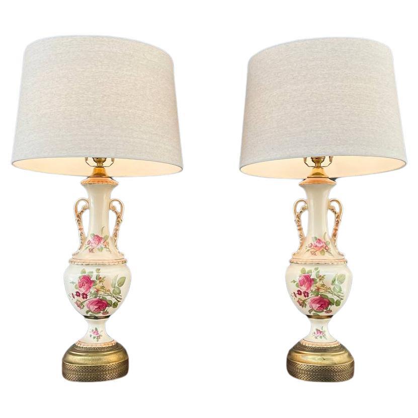 Paire de lampes de bureau victoriennes vintage en porcelaine peinte à la main et dorée
