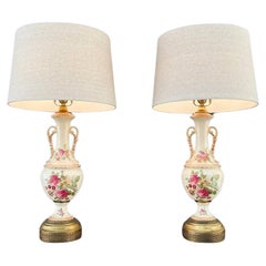 Paire de lampes de bureau victoriennes vintage en porcelaine peinte à la main et dorée