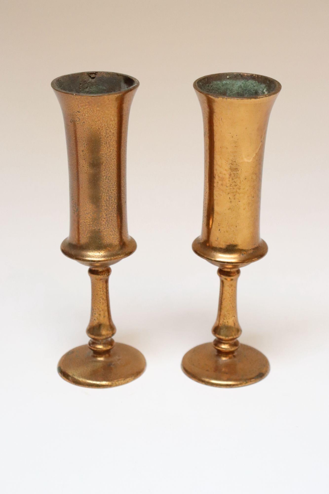 Pair of Arts & Crafts-Style goblets/bud vases with elongated stems in the style of Roycroft (ca. 1920s/30s, USA).
Attractive patina/tarnish present to the unpolished copper, as shown, along with soiling/tarnishing and general wear to the