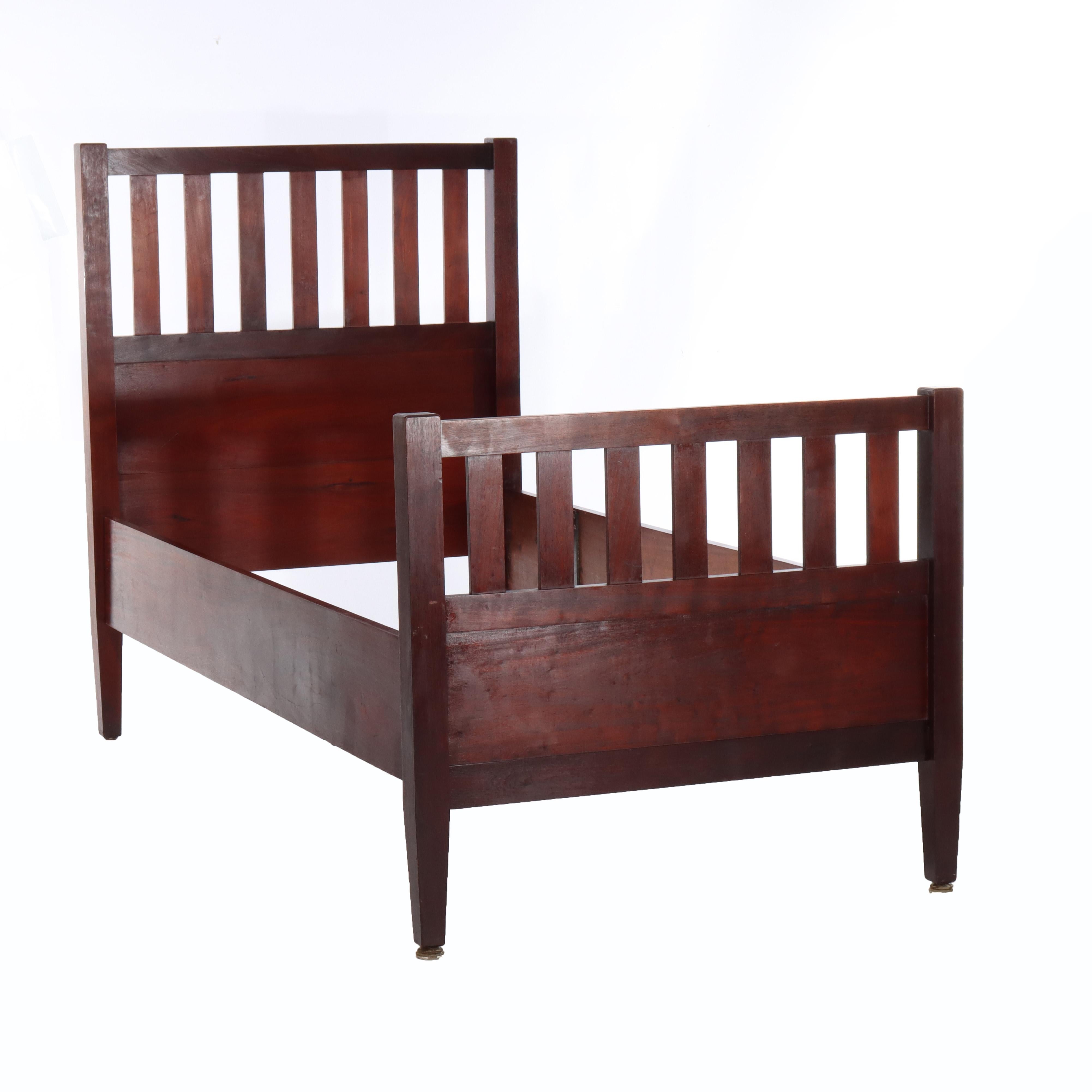 Pair of Vintage Arts & Crafts Stickley School Mahogany Twin Bed Frames 20thC Bon état - En vente à Big Flats, NY