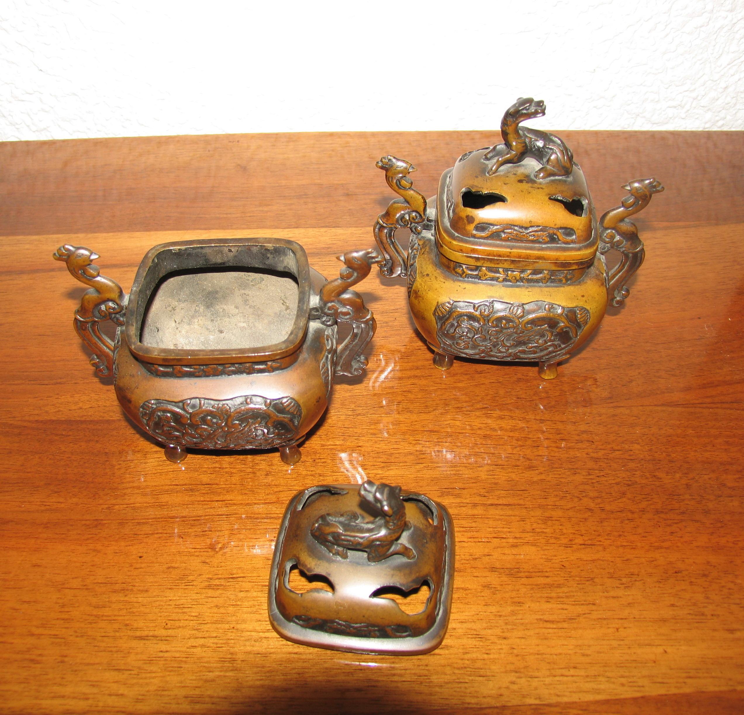 Asiatische Räuchergefäße aus Bronze im Vintage-Stil, Paar (20. Jahrhundert) im Angebot
