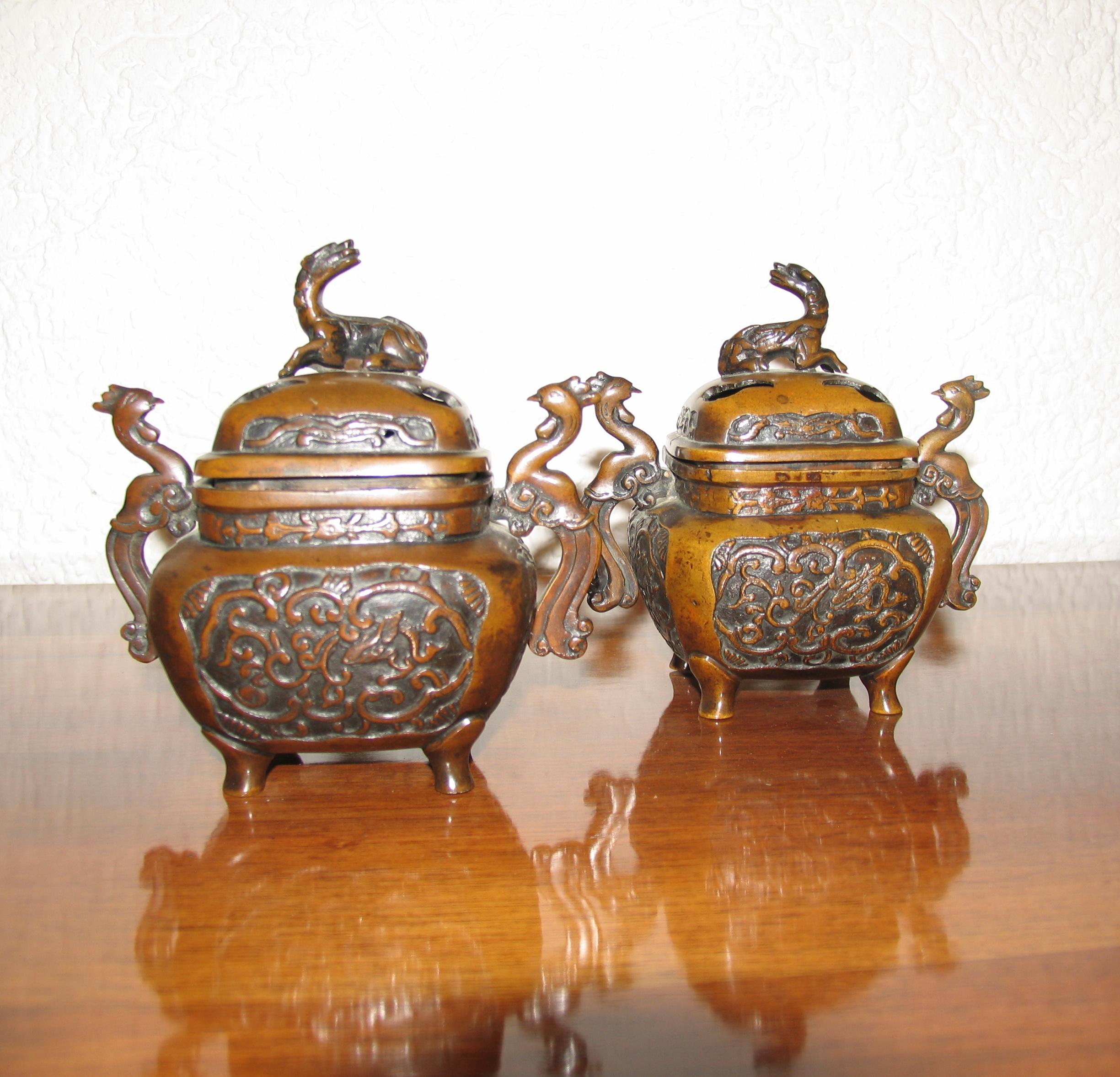 Asiatische Räuchergefäße aus Bronze im Vintage-Stil, Paar im Angebot 2