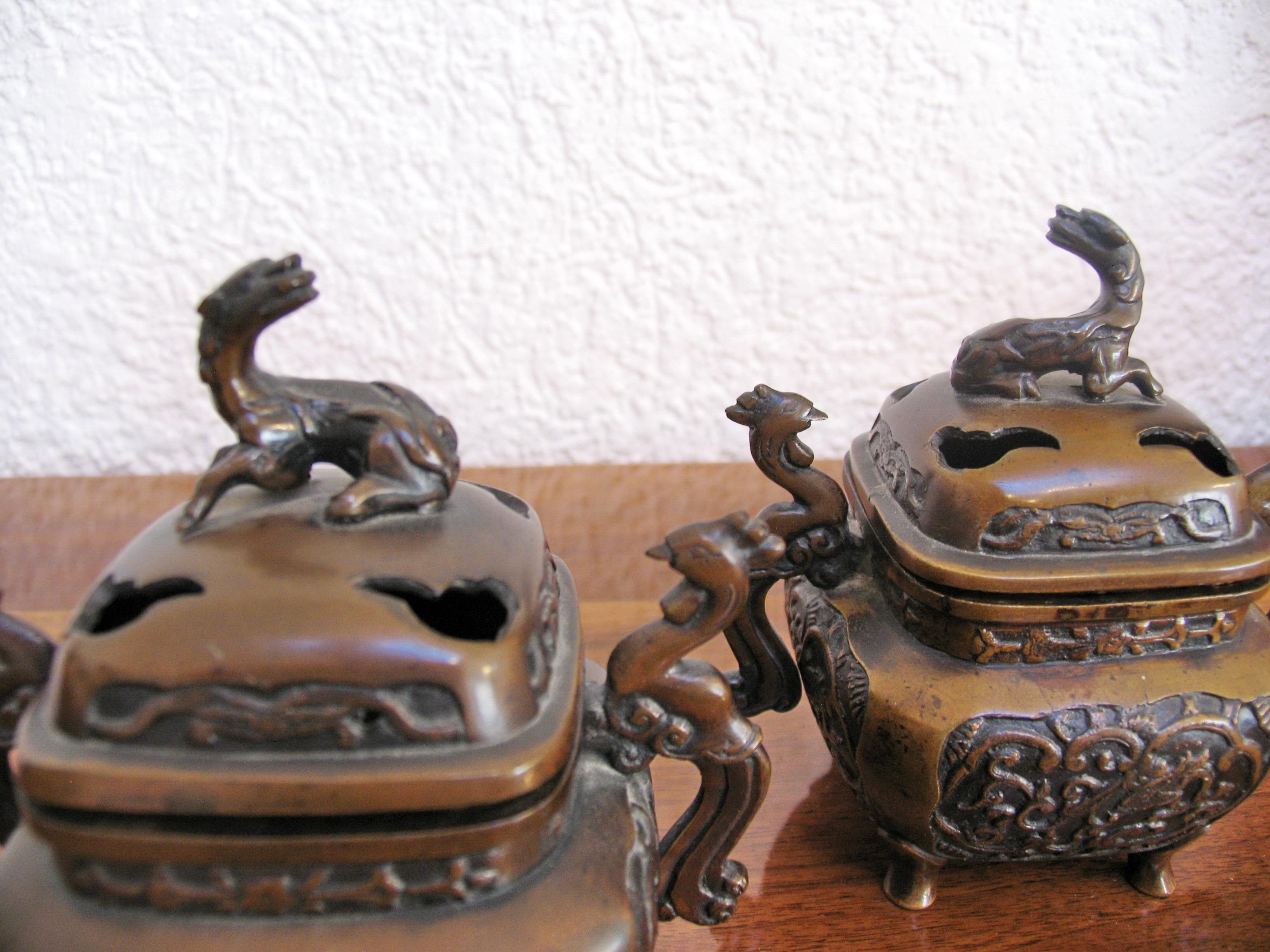 Asiatische Räuchergefäße aus Bronze im Vintage-Stil, Paar im Angebot 3