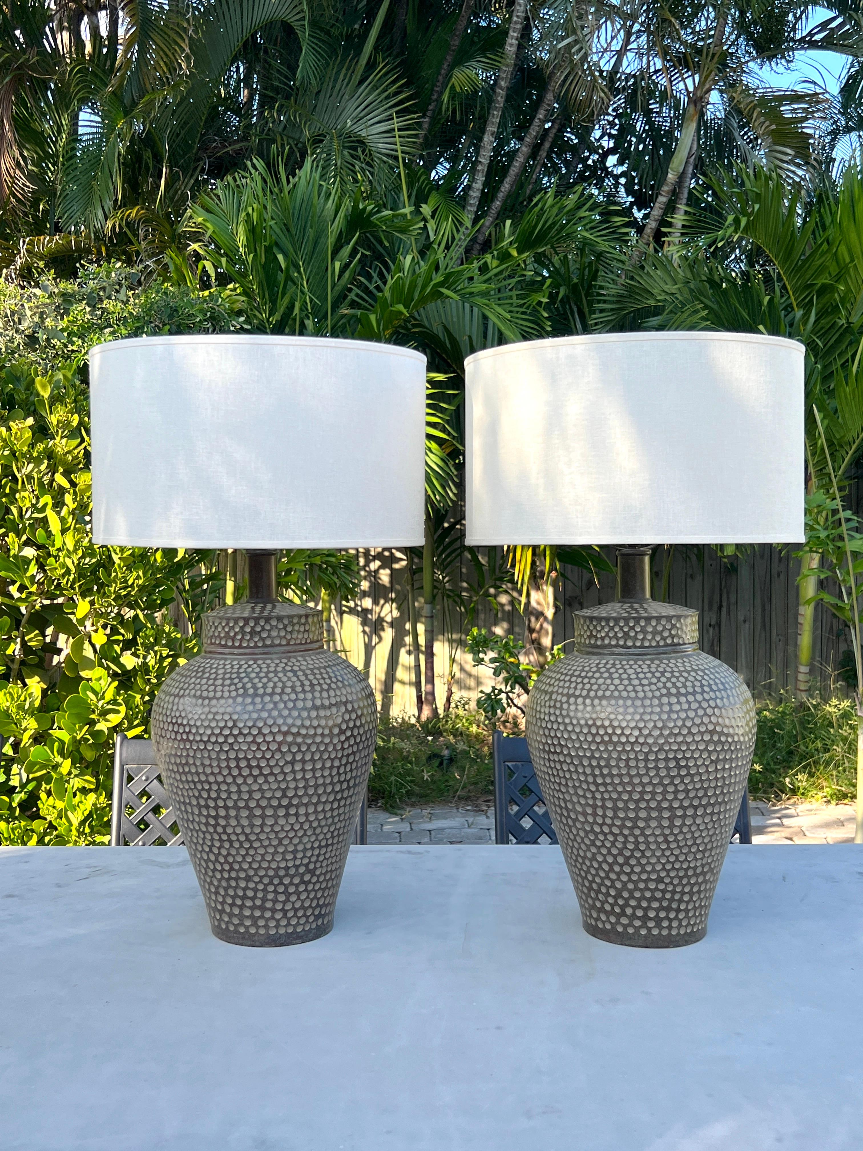 Pair of Chinese Ginger Jar Lamps in Hammered Resin For Sale 5