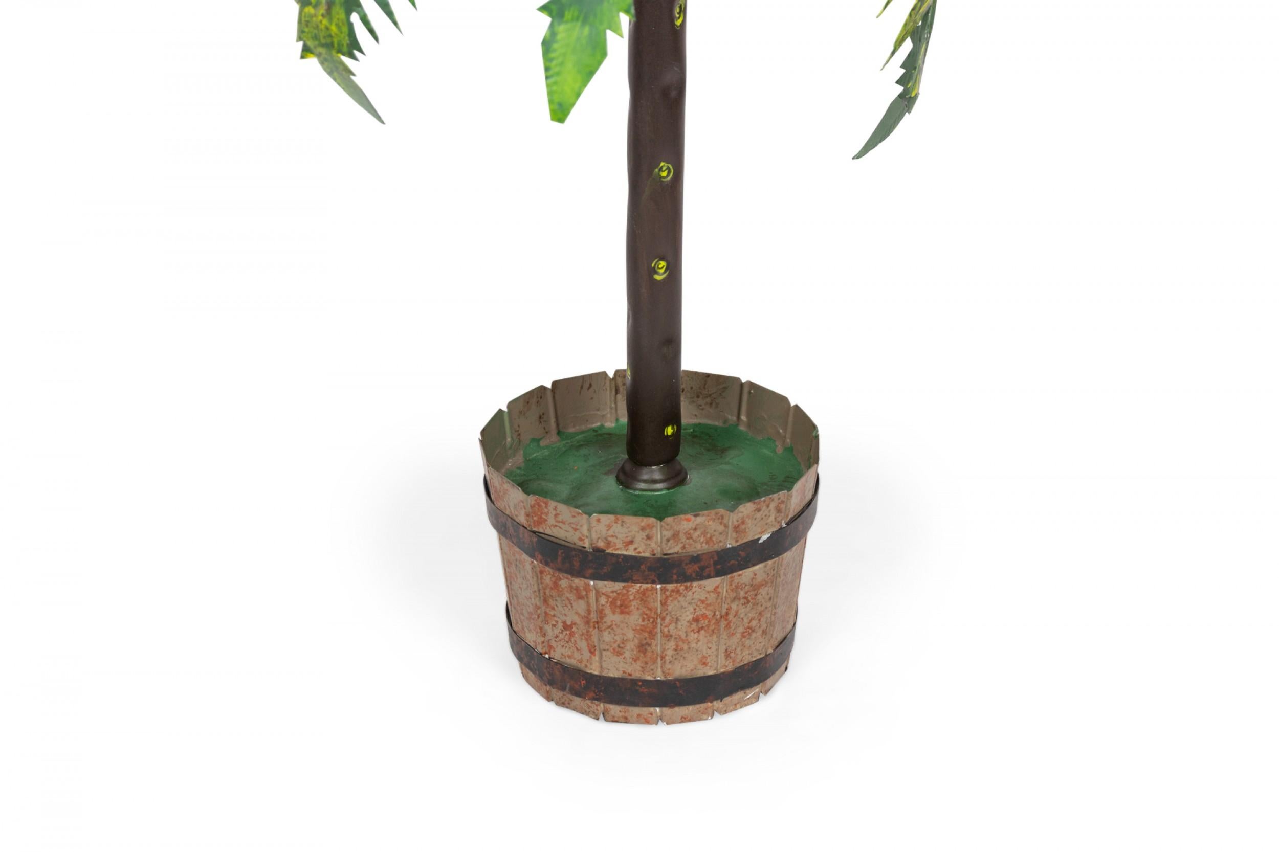 Asiatico Coppia di sculture di palme bonsai asiatiche d'epoca in verde e oro in vendita