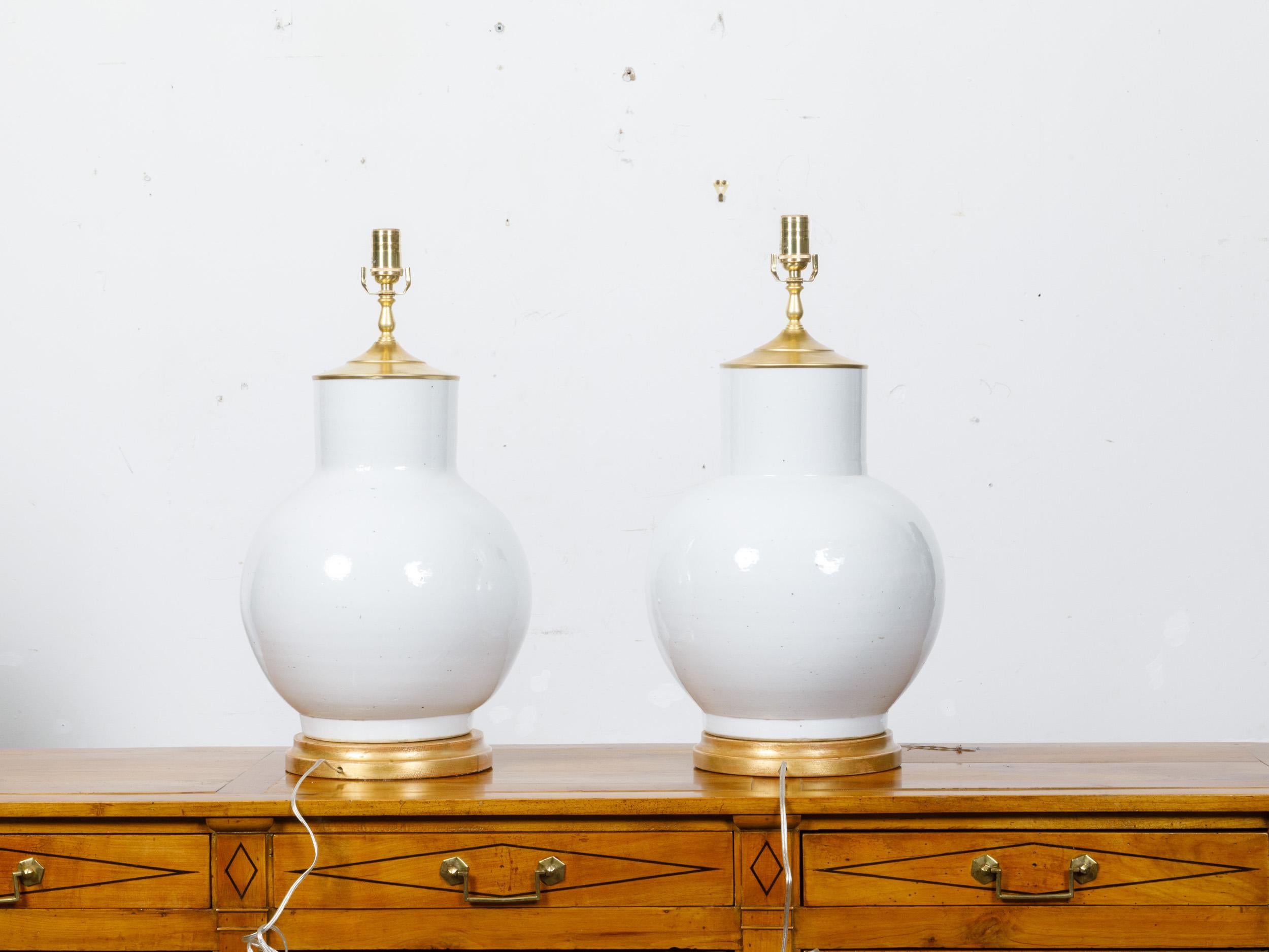 Asiatique Paire de lampes de table en porcelaine asiatique à jarres de gingembre - USA câblée en vente
