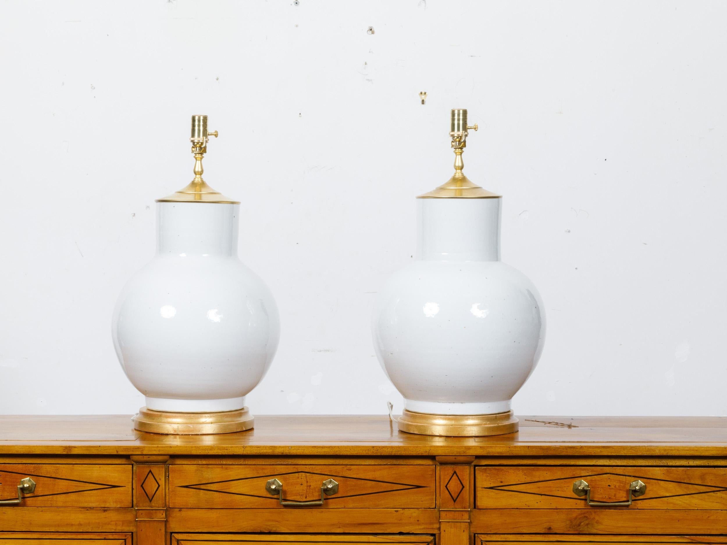 Vernissé Paire de lampes de table en porcelaine asiatique à jarres de gingembre - USA câblée en vente