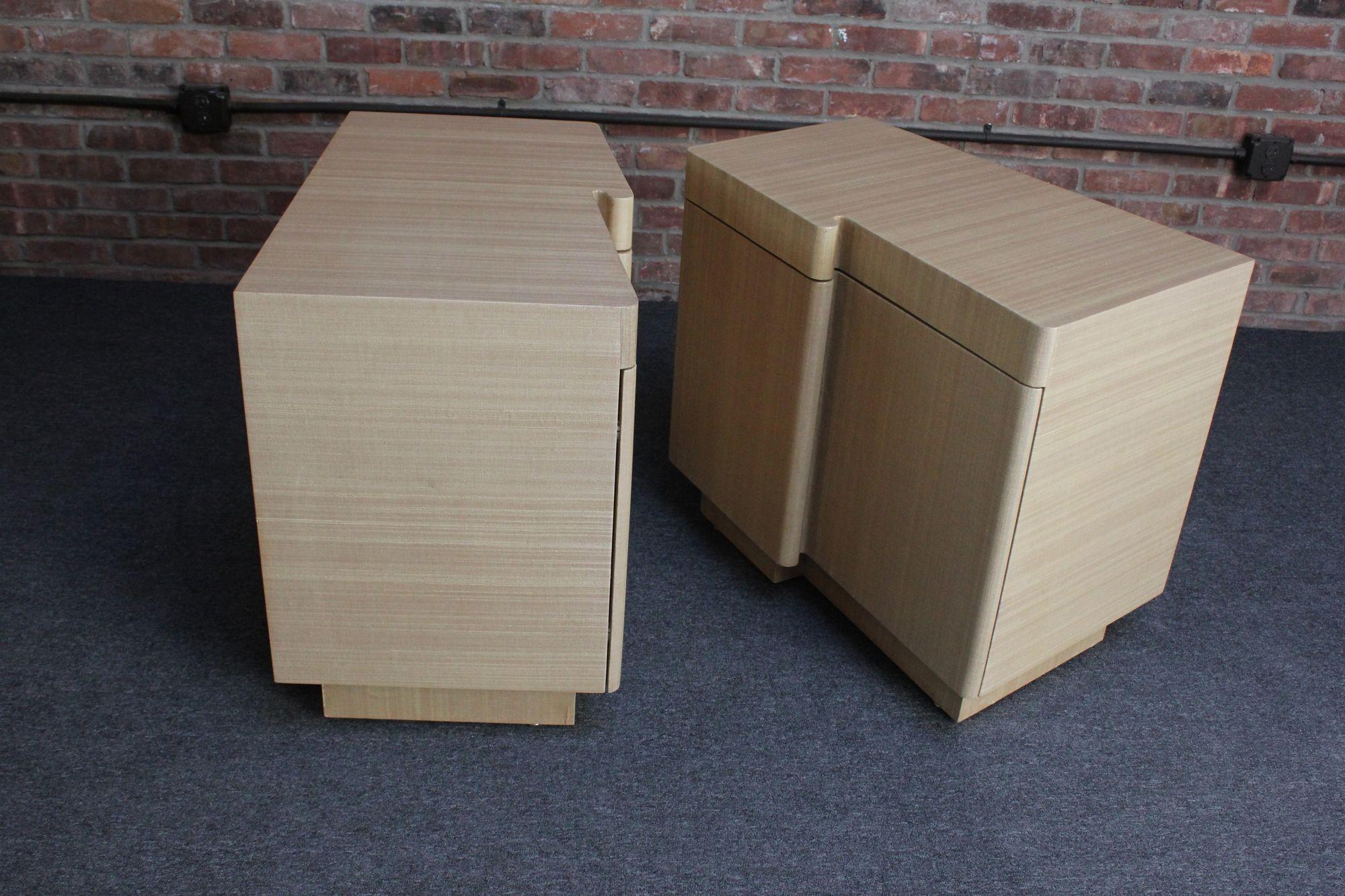 Pair of Vintage Asymmetrical White Oak and Grasscloth Nightstands In Good Condition For Sale In Brooklyn, NY