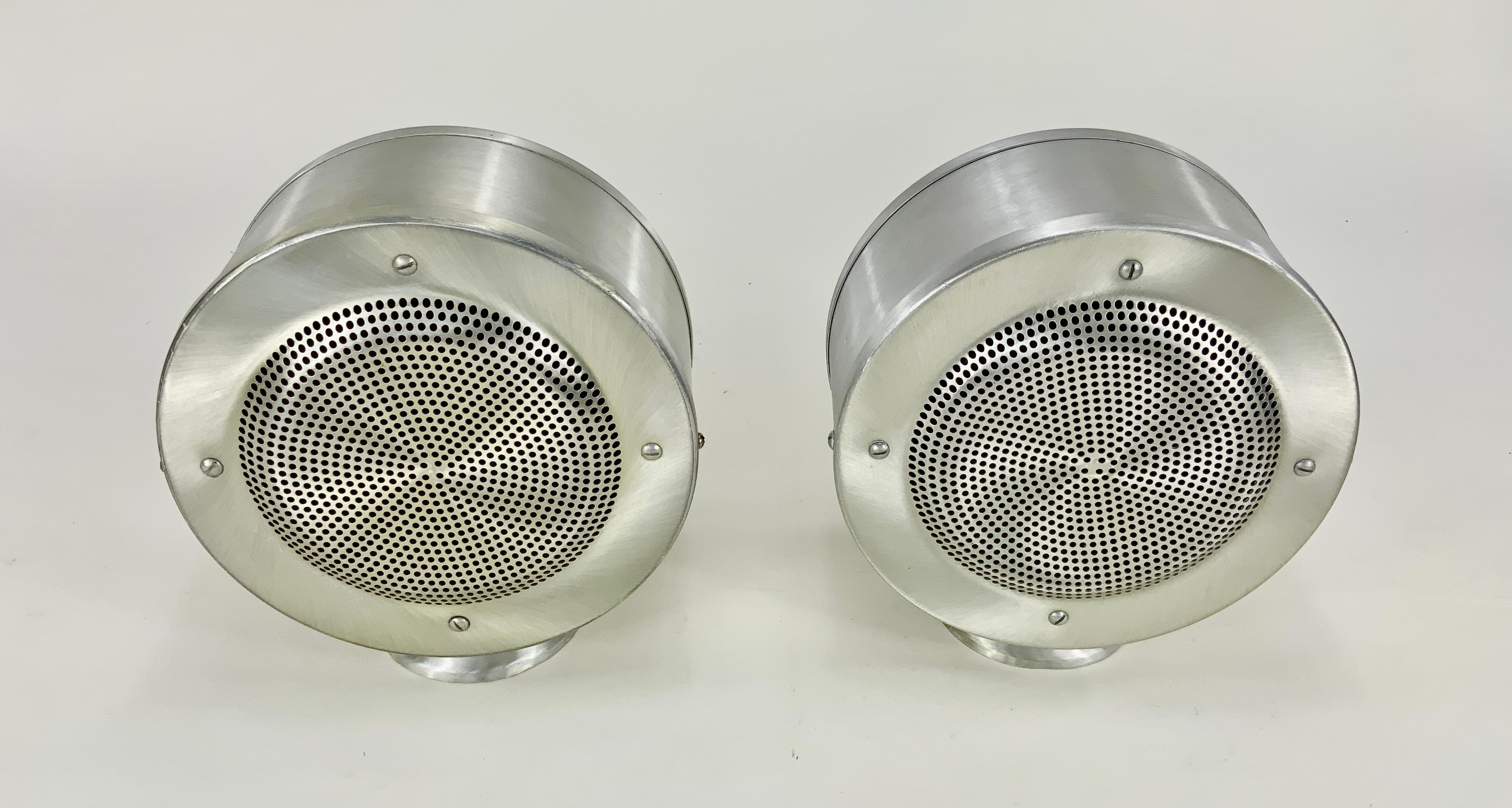 Haut-parleurs du modèle 510-8 d'Atlas Copco

* Boîtier de baffle
* Deuxième grille pour permettre une dispersion bidirectionnelle du son
* Haut-parleurs standard de 8 pouces
* Boîtier en aluminium brossé satiné

L'autocollant situé sous le