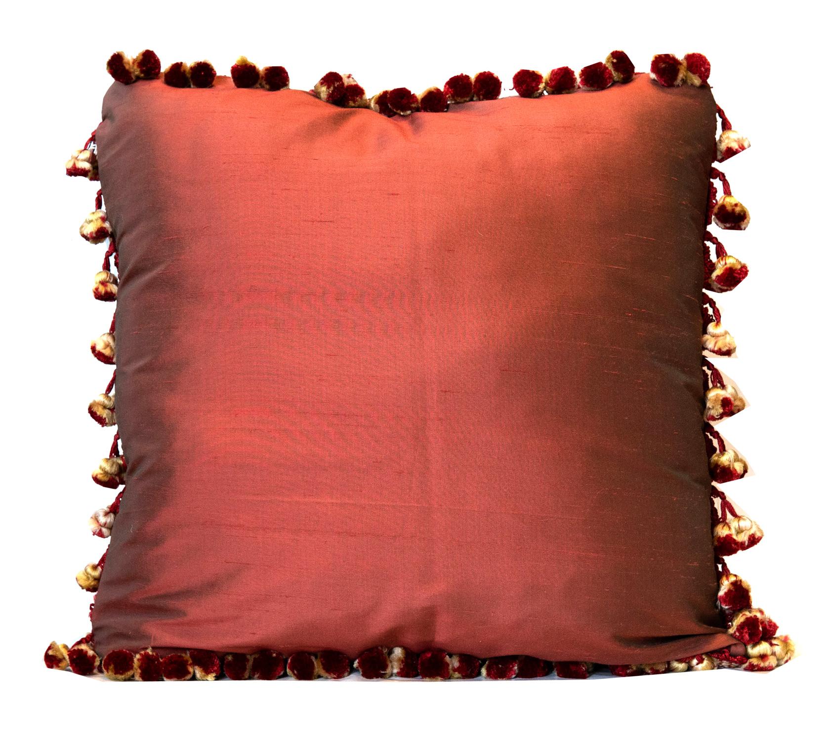 Tissé à la main Paire de couvertures de coussins de tapis Aubusson vintage à motifs floraux faits à la main en vente