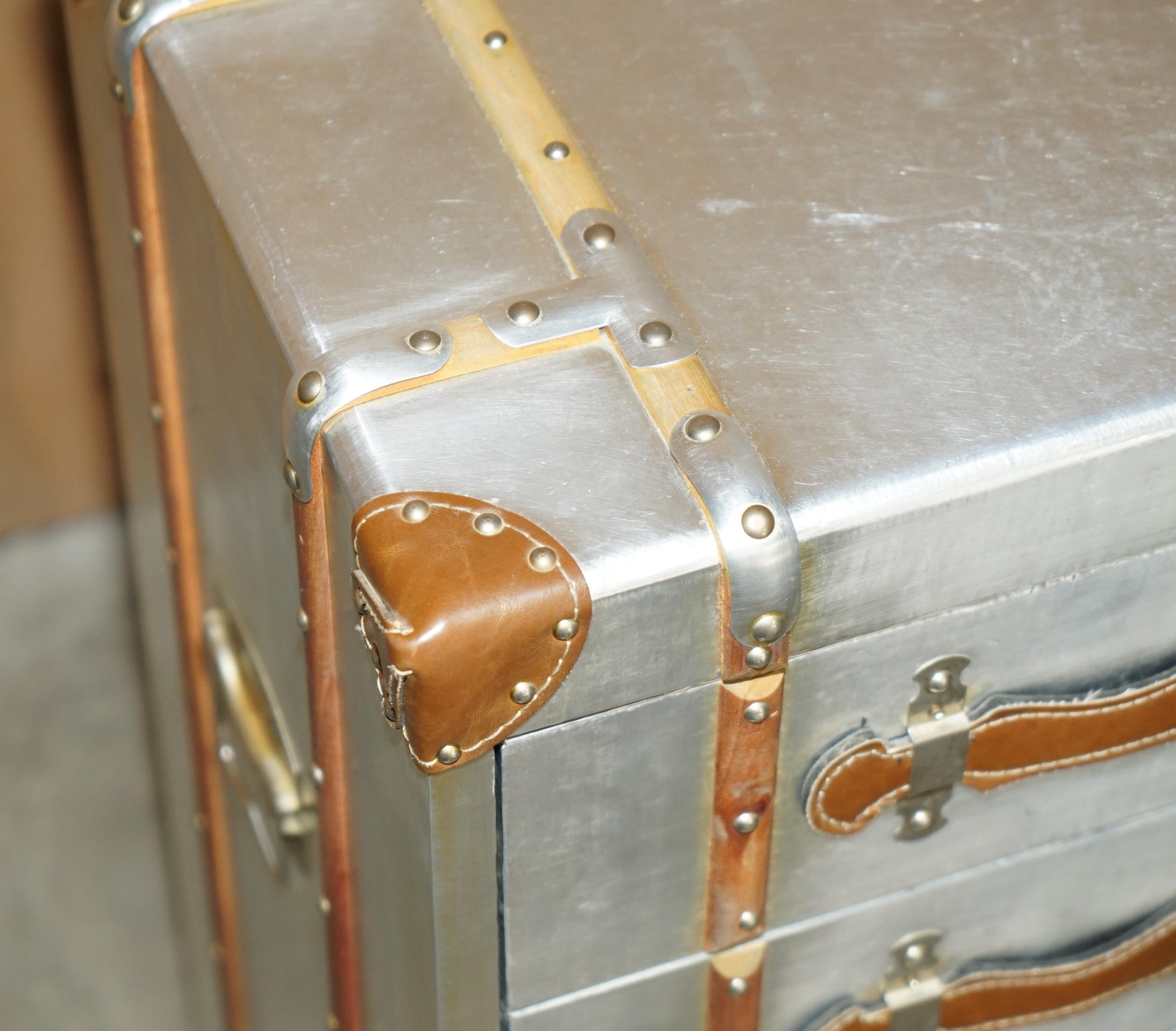 PAIR OF VINTAGE AVIATOR PILOT STYLE POLISH ALUMINIUM NIGHTSTAND BEDSIDE TABLEs In Good Condition In West Sussex, Pulborough