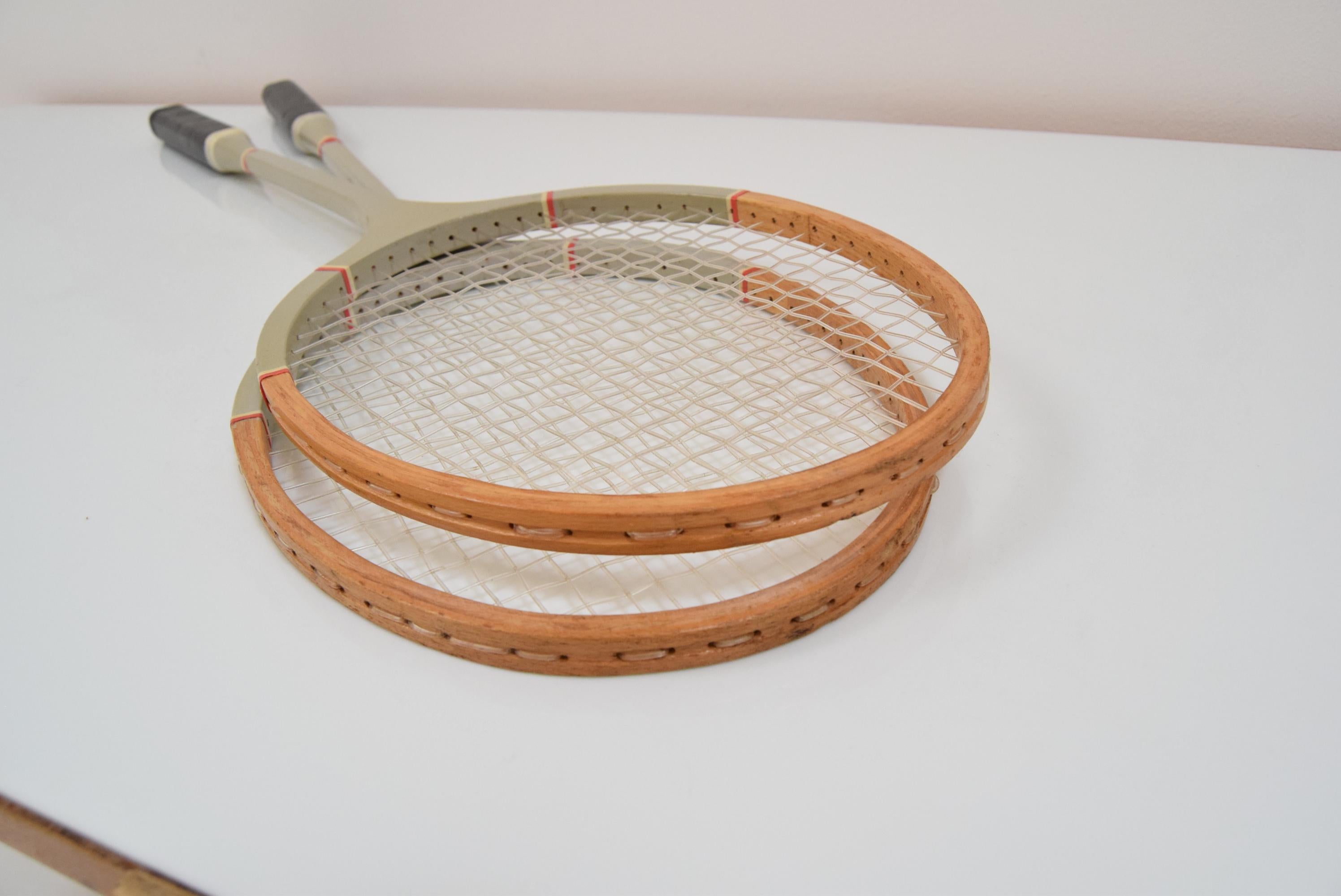 Pair of Vintage Badminton Rackets, circa 1970's In Good Condition In Praha, CZ