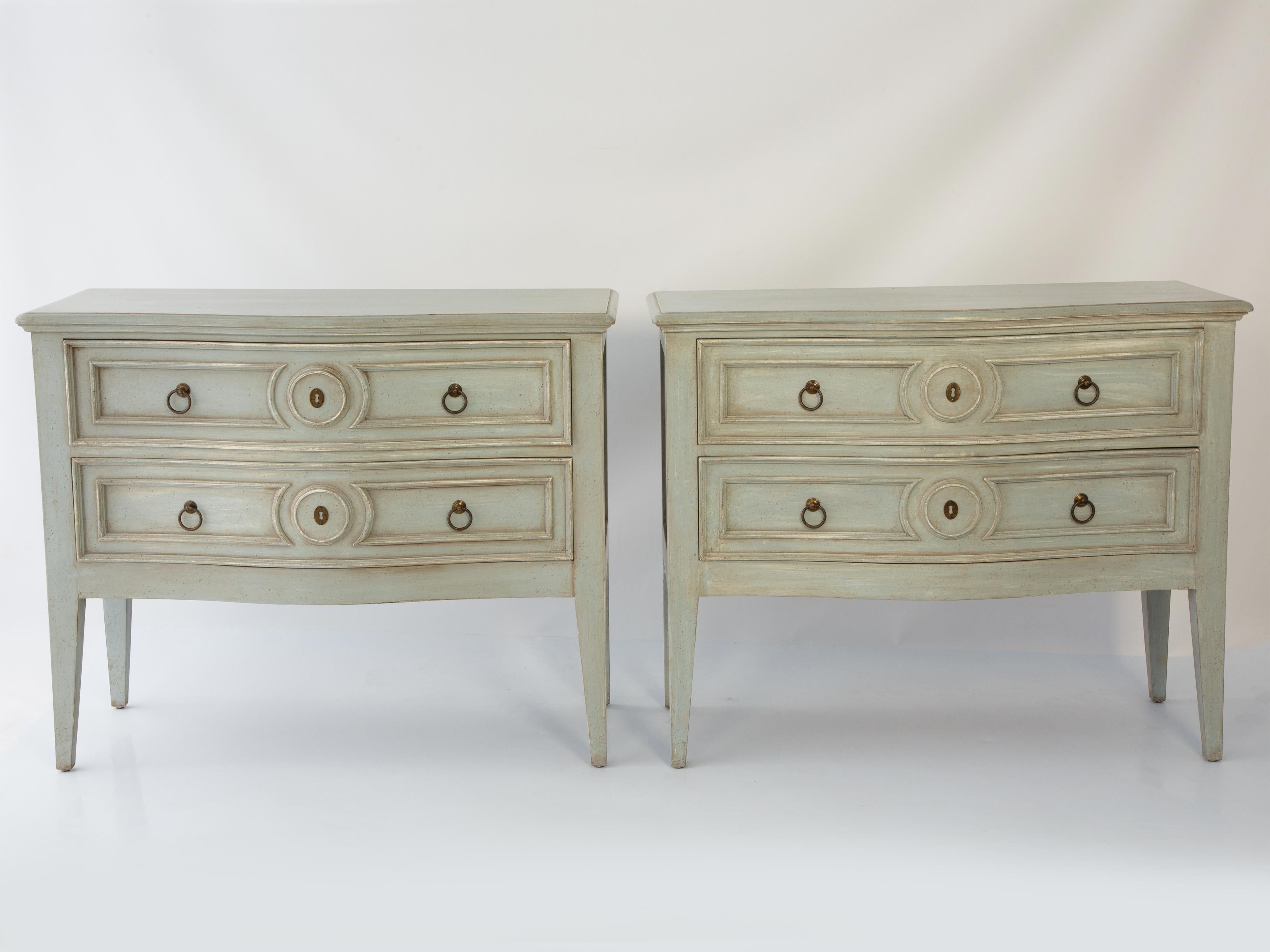 Coppia di commodes dipinte Baker d'epoca in vendita 5