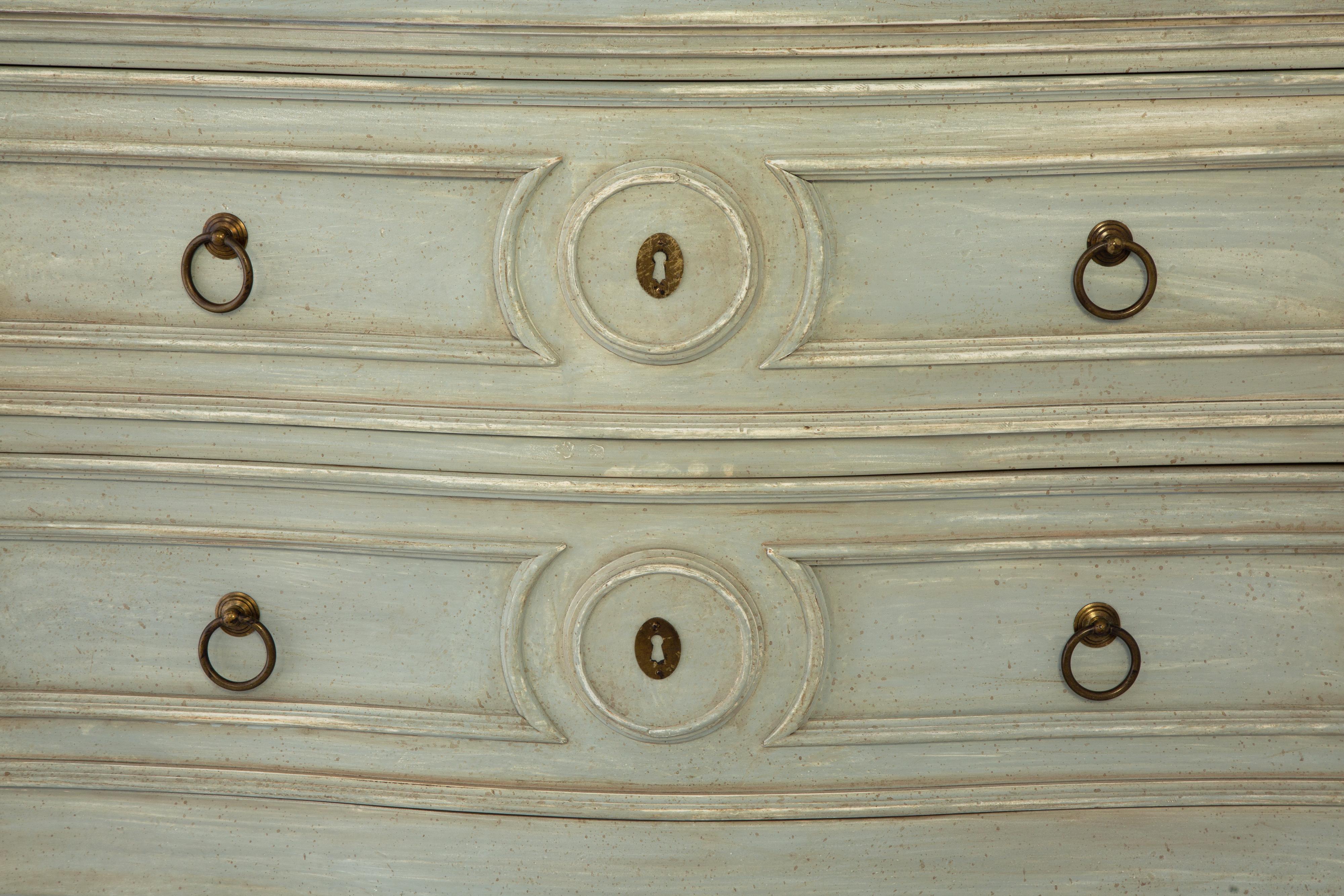 Intagliato Coppia di commodes dipinte Baker d'epoca in vendita