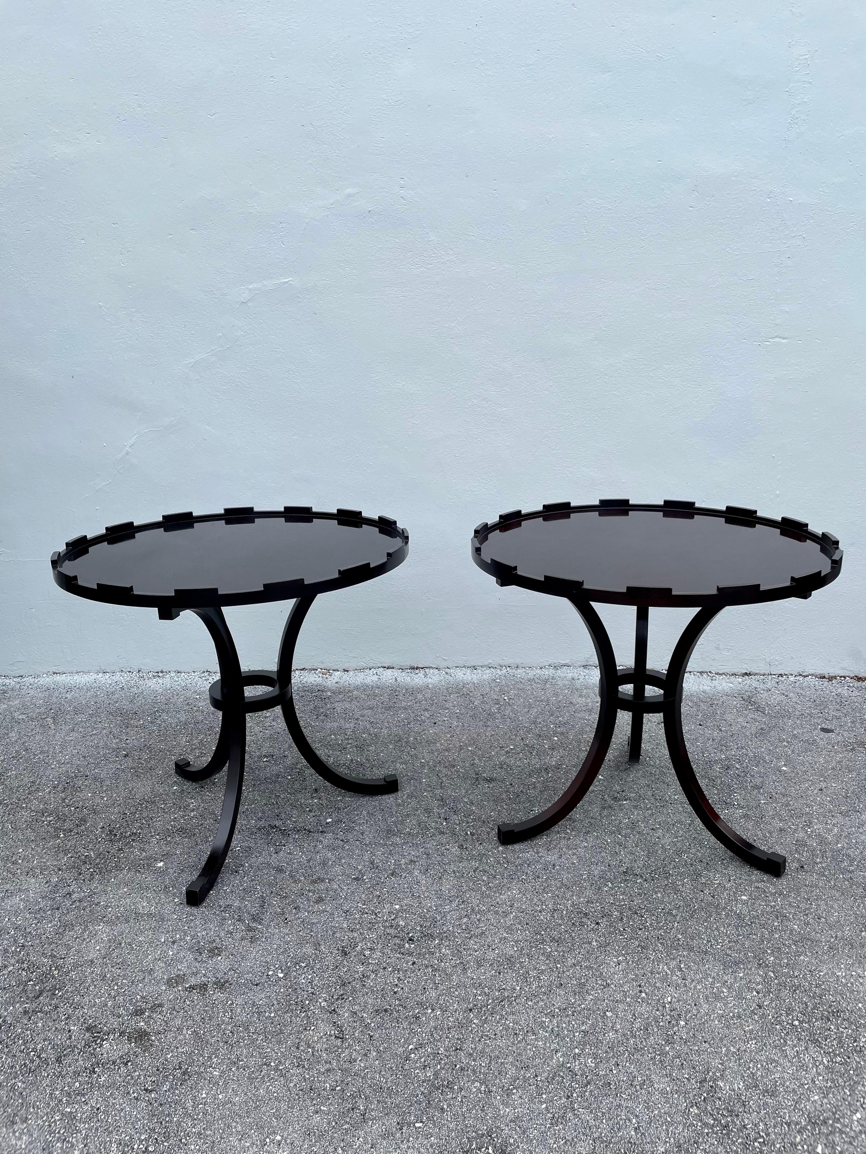 Paar runde Baker-Gueridon-Tische im Vintage-Stil im Zustand „Gut“ im Angebot in East Hampton, NY