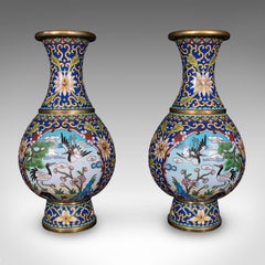 Coppia di vasi vintage a forma di balaustra, stile orientale, smalto cloisonné, vasetto per mazzolini, intorno al 1960