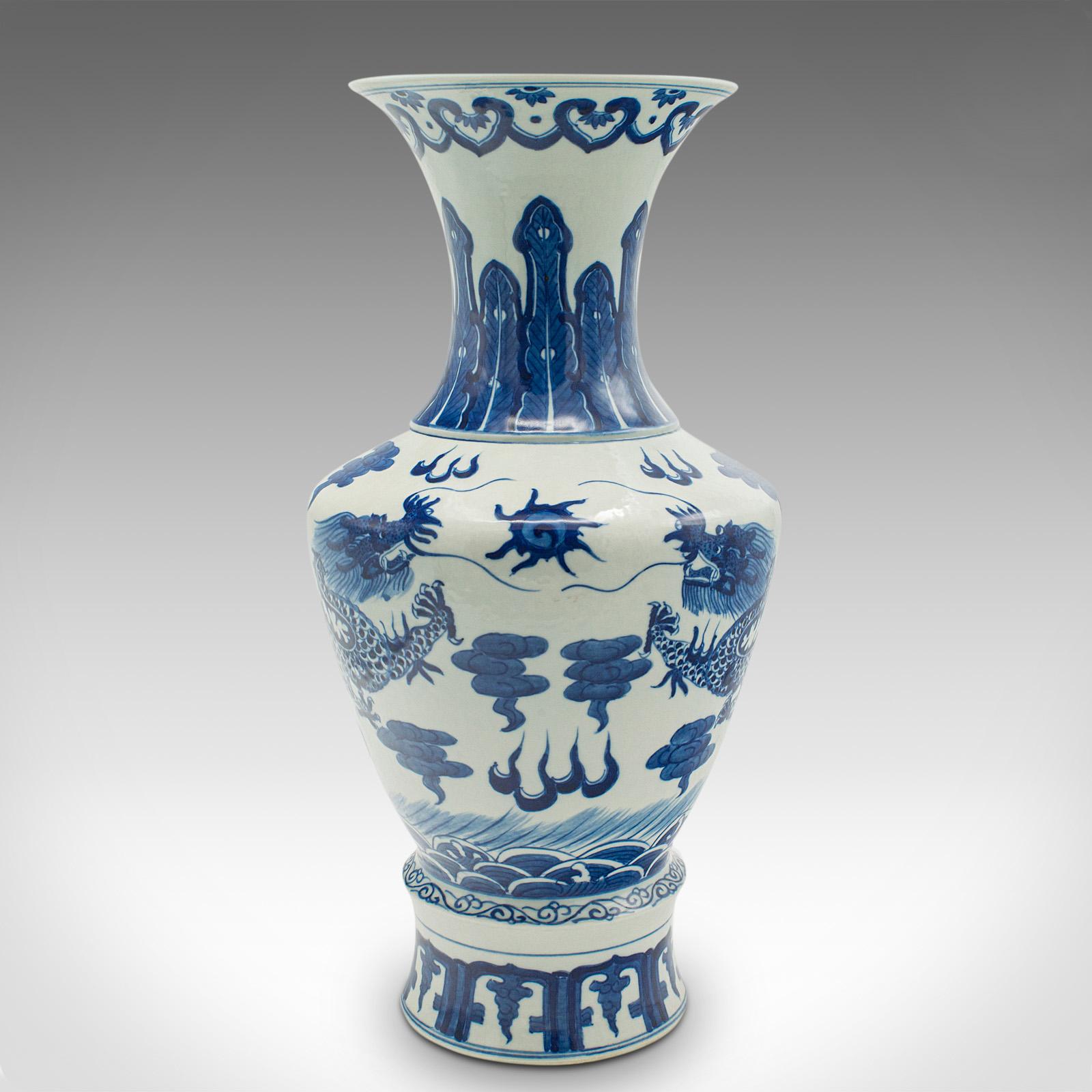 Art déco Paire de vases balustres vintage chinois, céramique, décoration, urne, art déco en vente