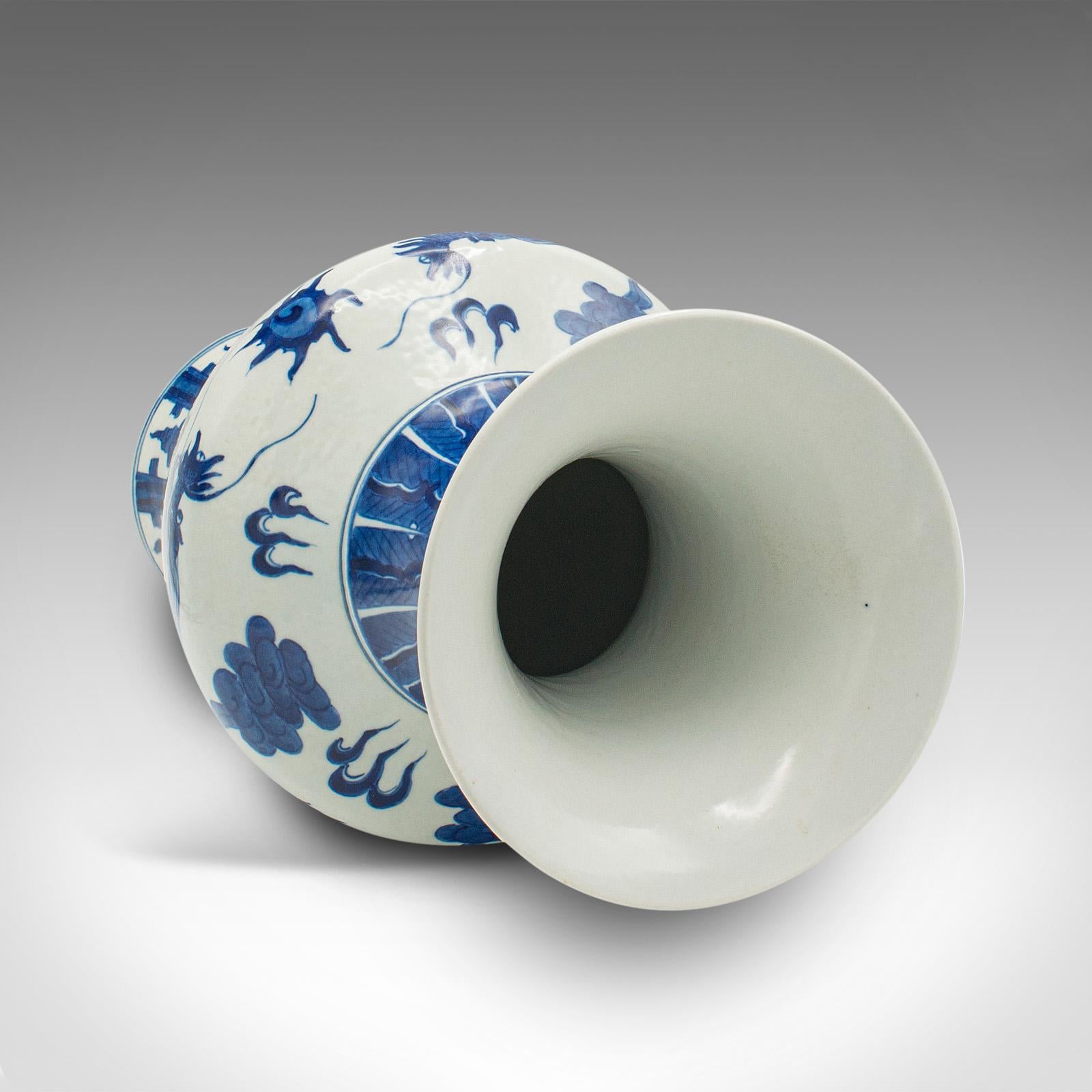 Céramique Paire de vases balustres vintage chinois, céramique, décoration, urne, art déco en vente