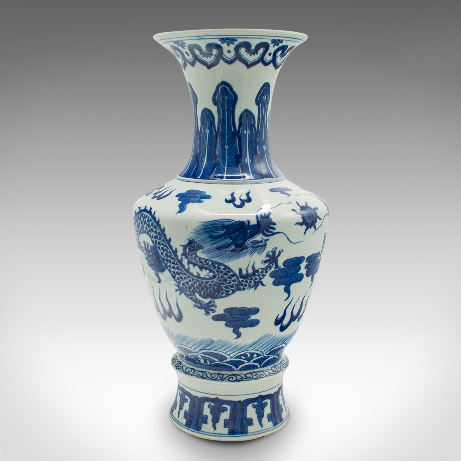 Paire de vases balustres vintage chinois, céramique, décoration, urne, art déco en vente 2