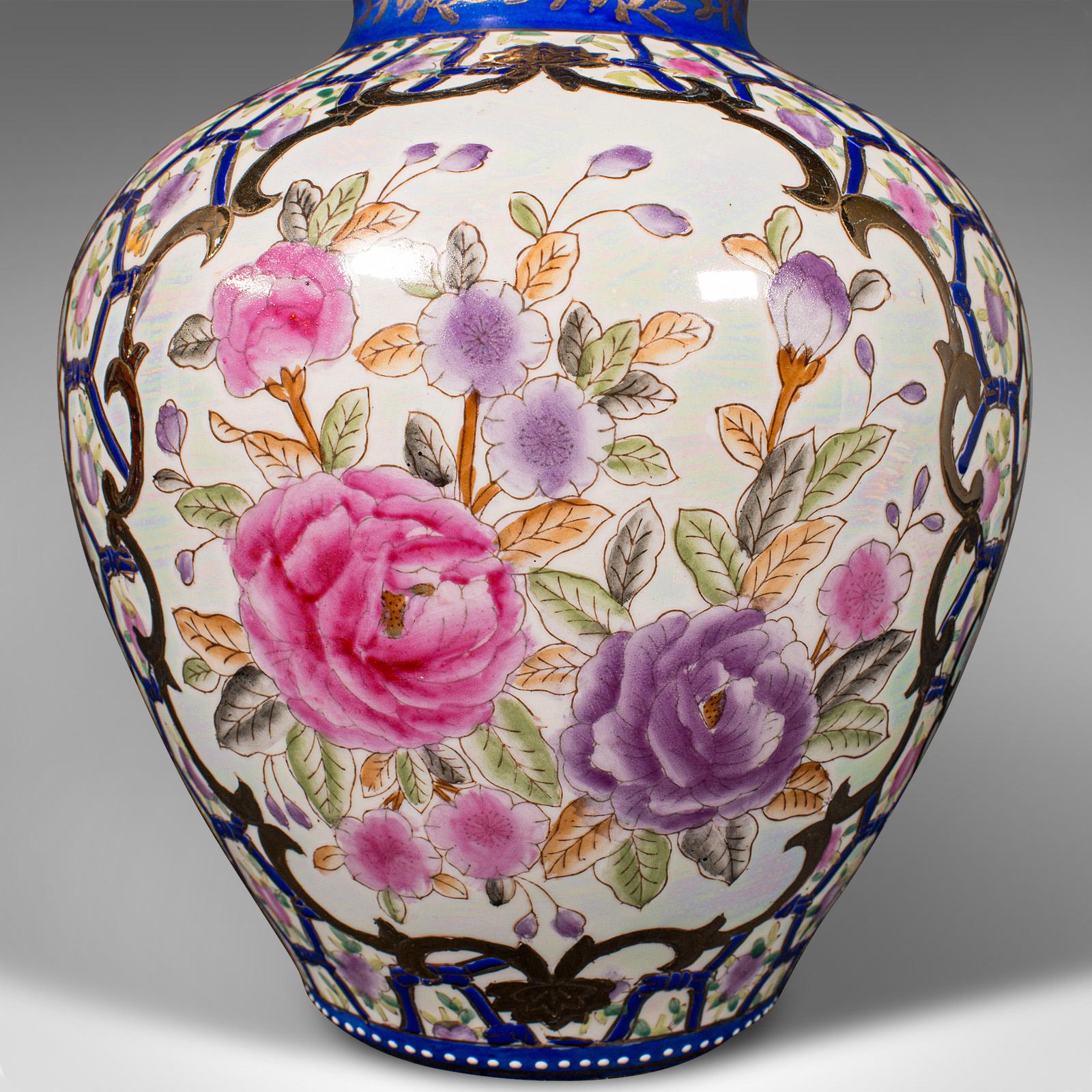 Paire de vases balustres chinois, peints à la main, urne, Art déco, vers 1940 en vente 3