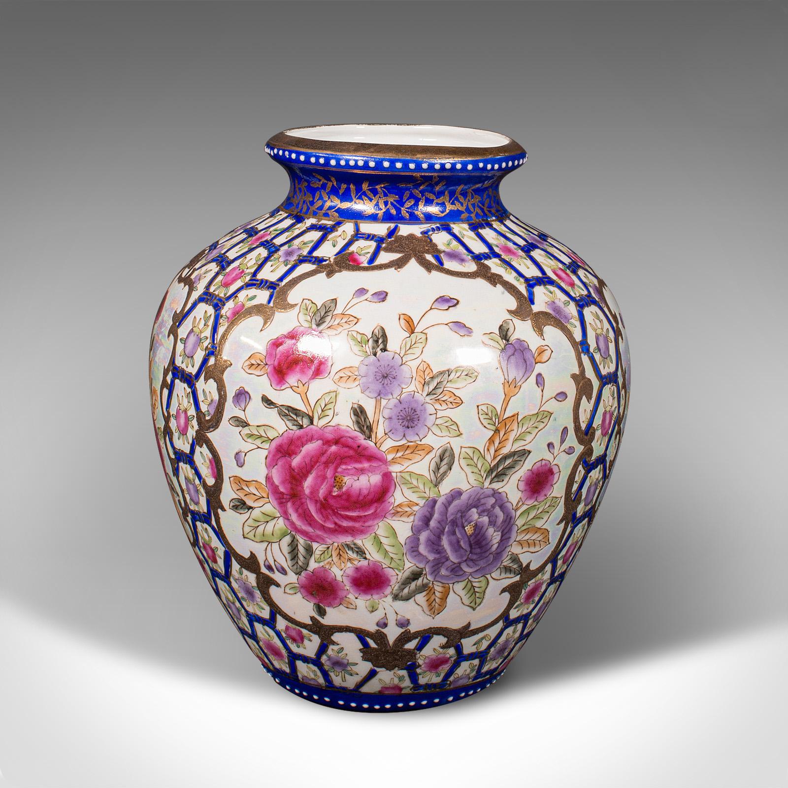 Émail Paire de vases balustres chinois, peints à la main, urne, Art déco, vers 1940 en vente