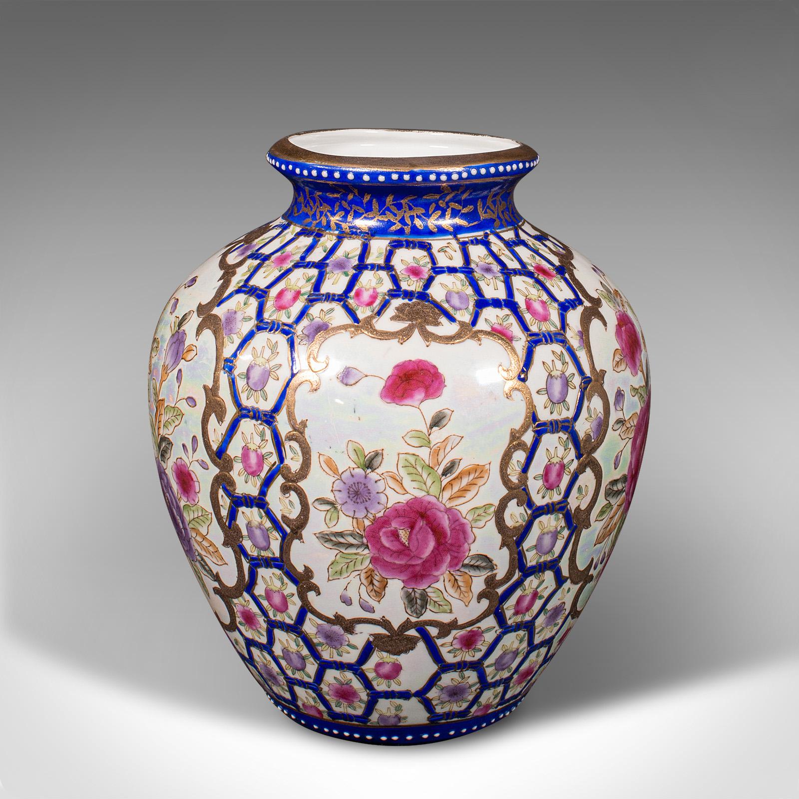 Paire de vases balustres chinois, peints à la main, urne, Art déco, vers 1940 en vente 1