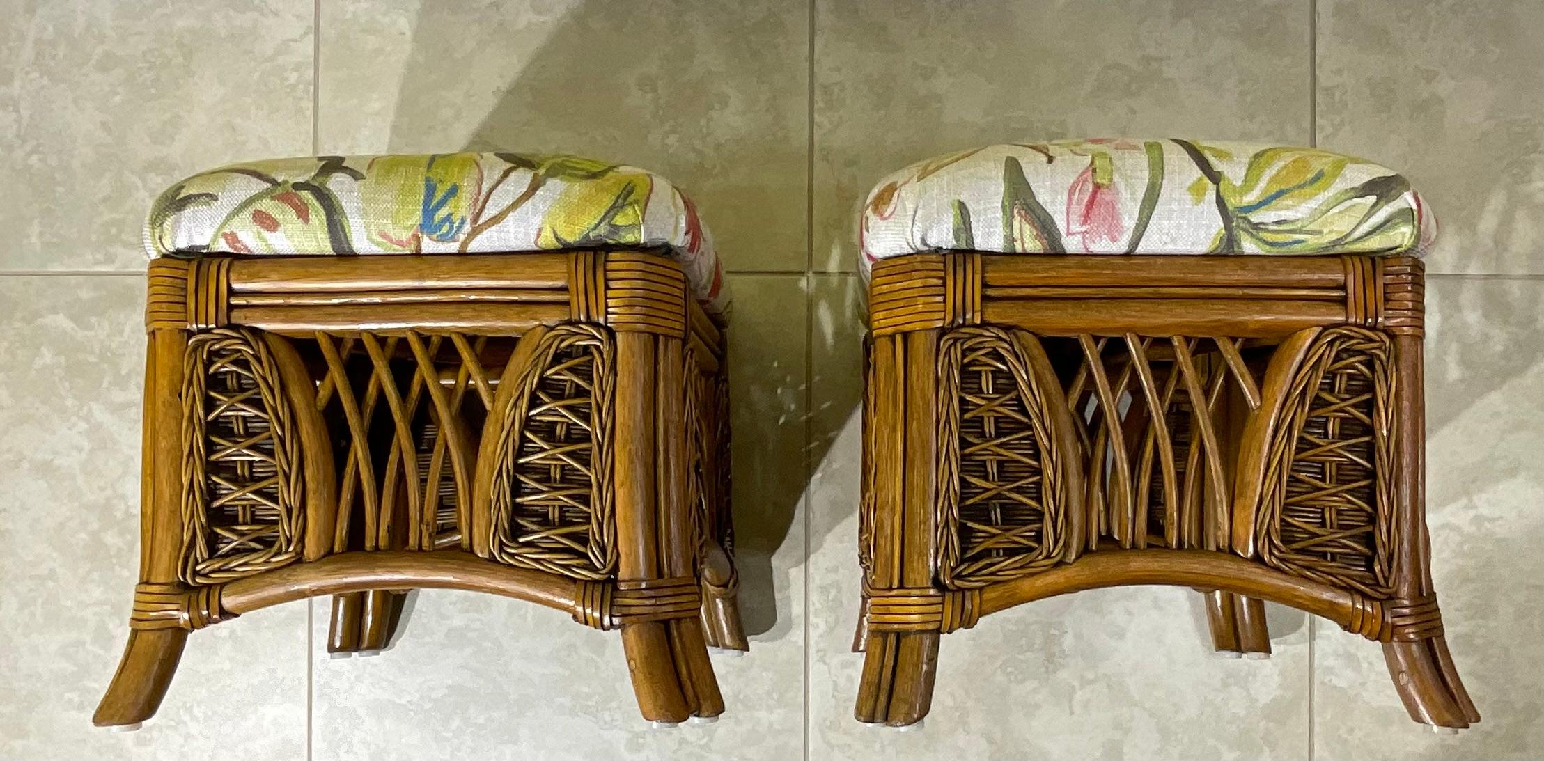 Paar Vintage-Bänke oder Hocker aus Bambus und Rattan (20. Jahrhundert) im Angebot