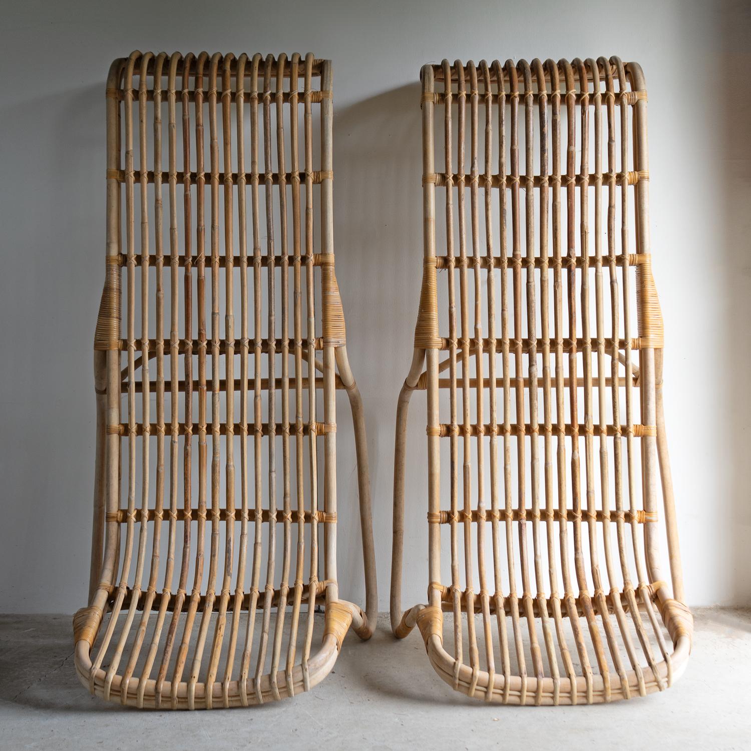 Coppia di Chaise Longue / Lounger / Letti da giorno in bambù e rattan d'epoca in vendita 8