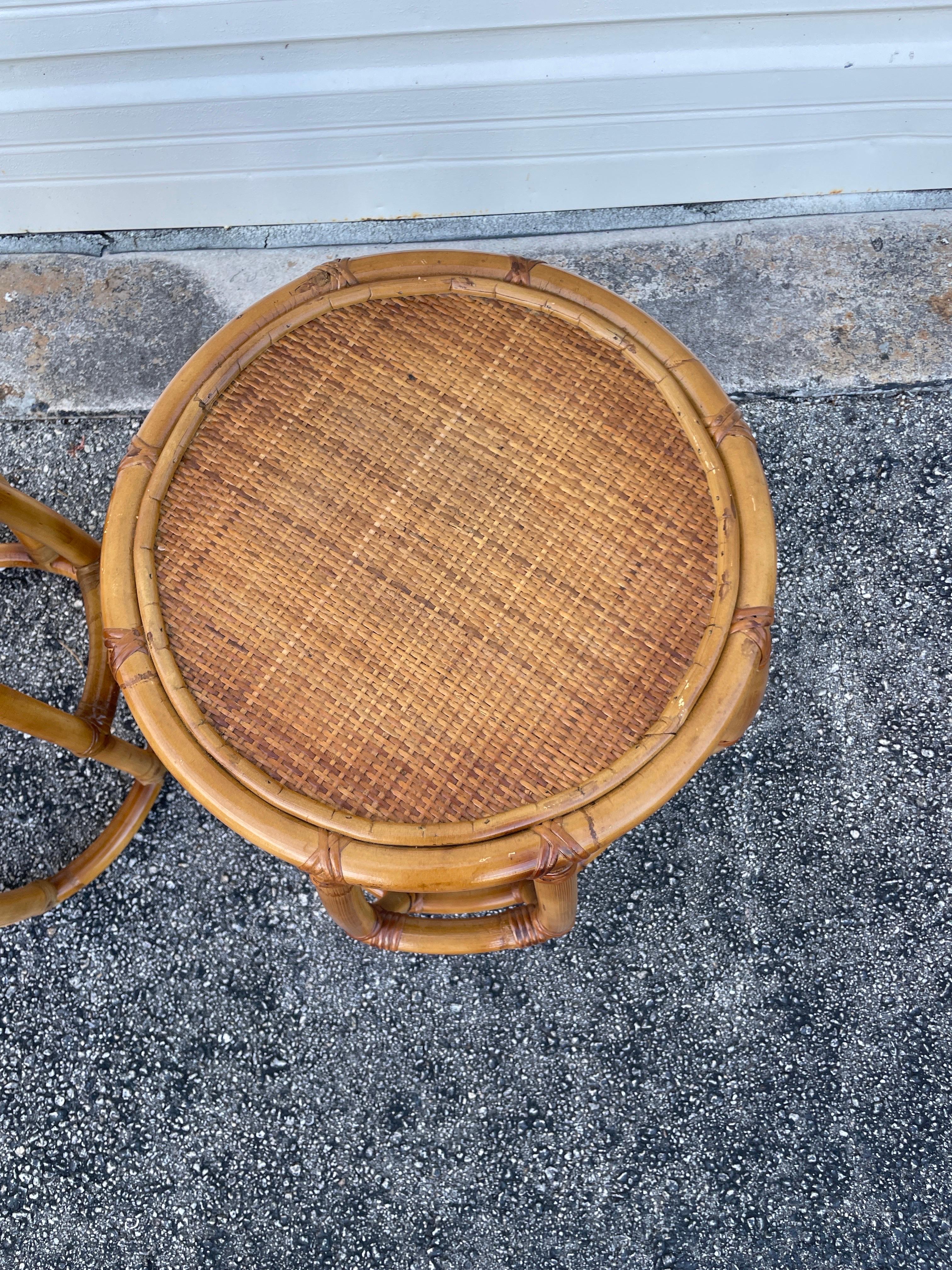 Philippin Paire de tables d'appoint vintage en bambou en vente