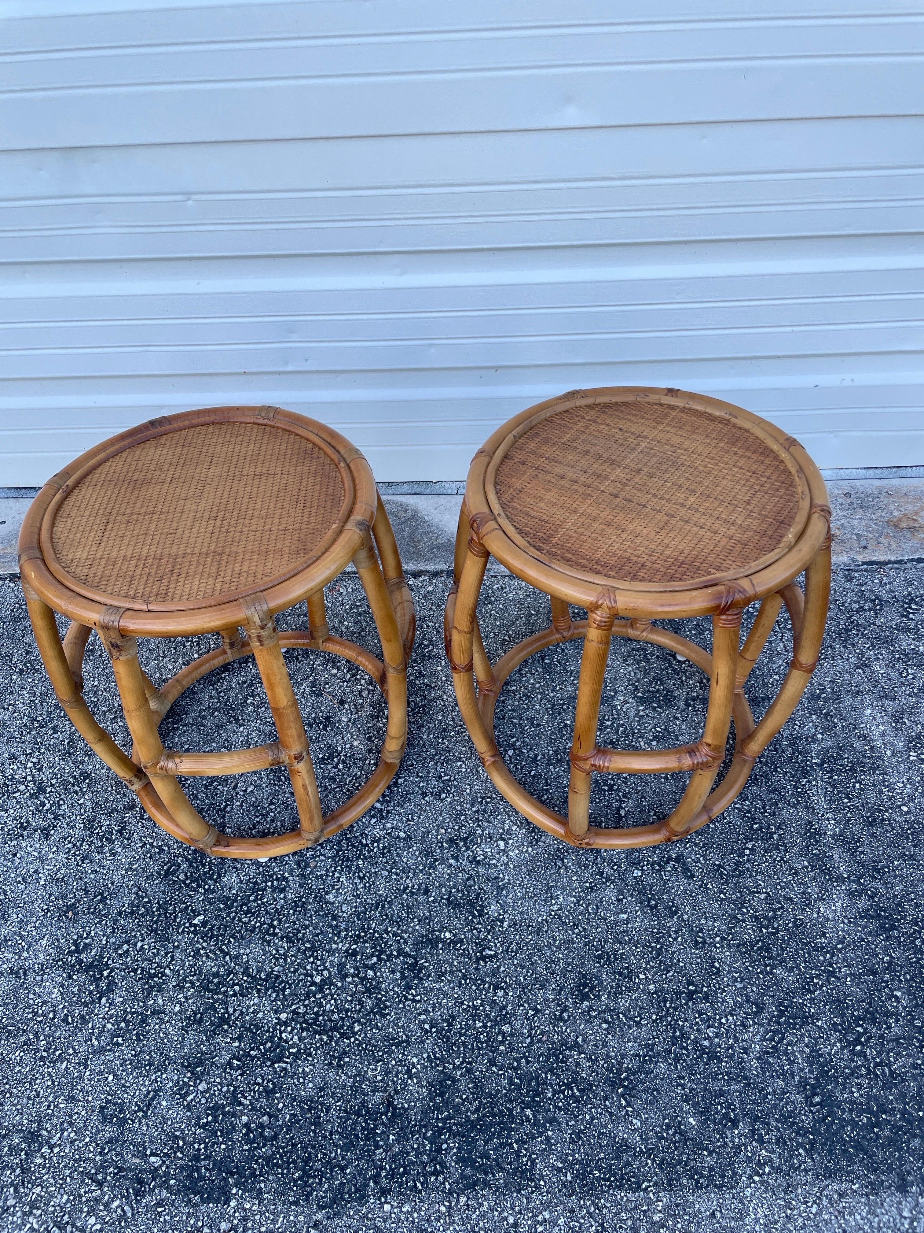 Paire de tables d'appoint vintage en bambou Bon état - En vente à West Palm Beach, FL