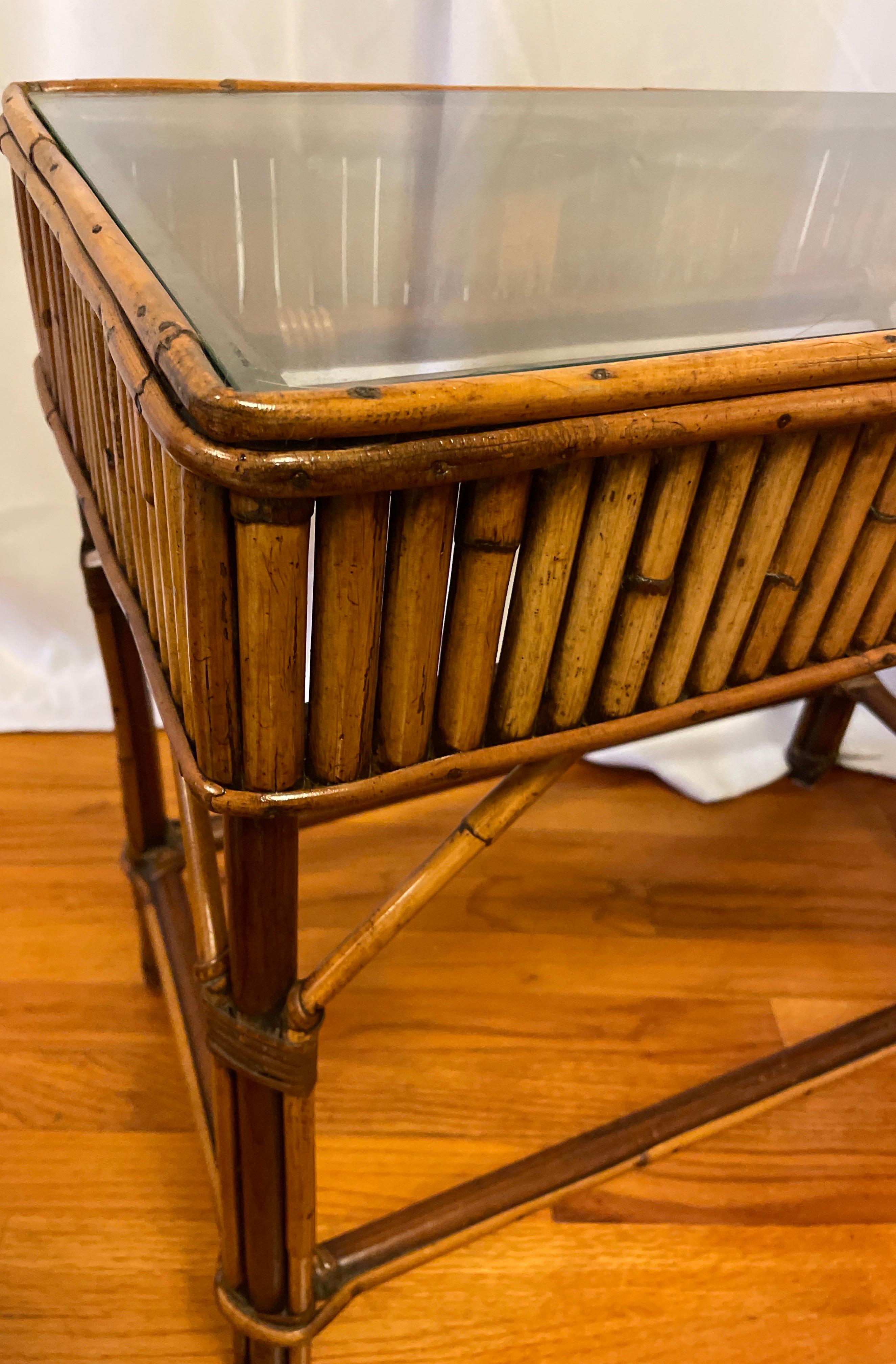 Paar Beistelltische aus Vintage-Bambus (20. Jahrhundert) im Angebot