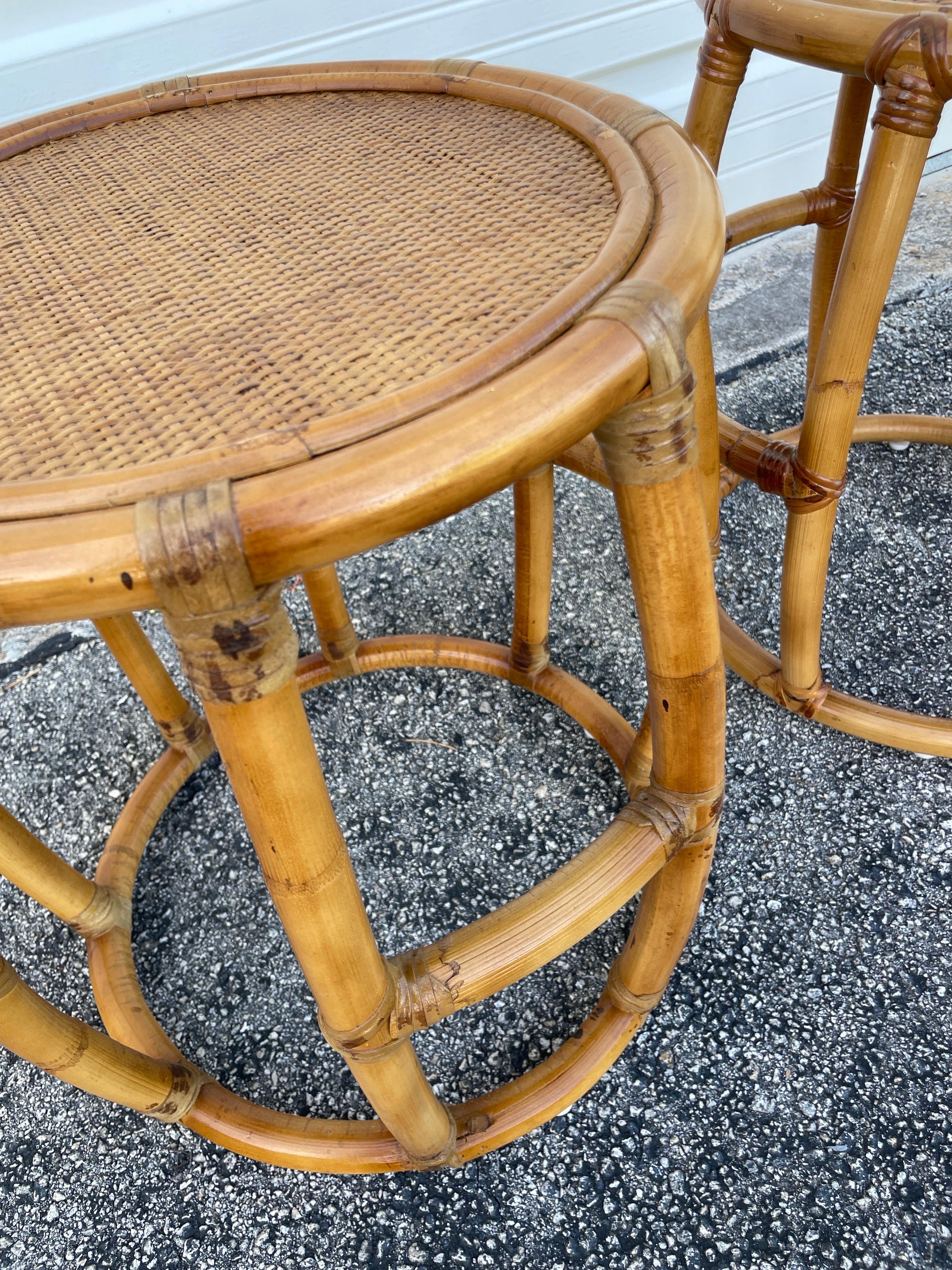 Paire de tables d'appoint vintage en bambou en vente 1