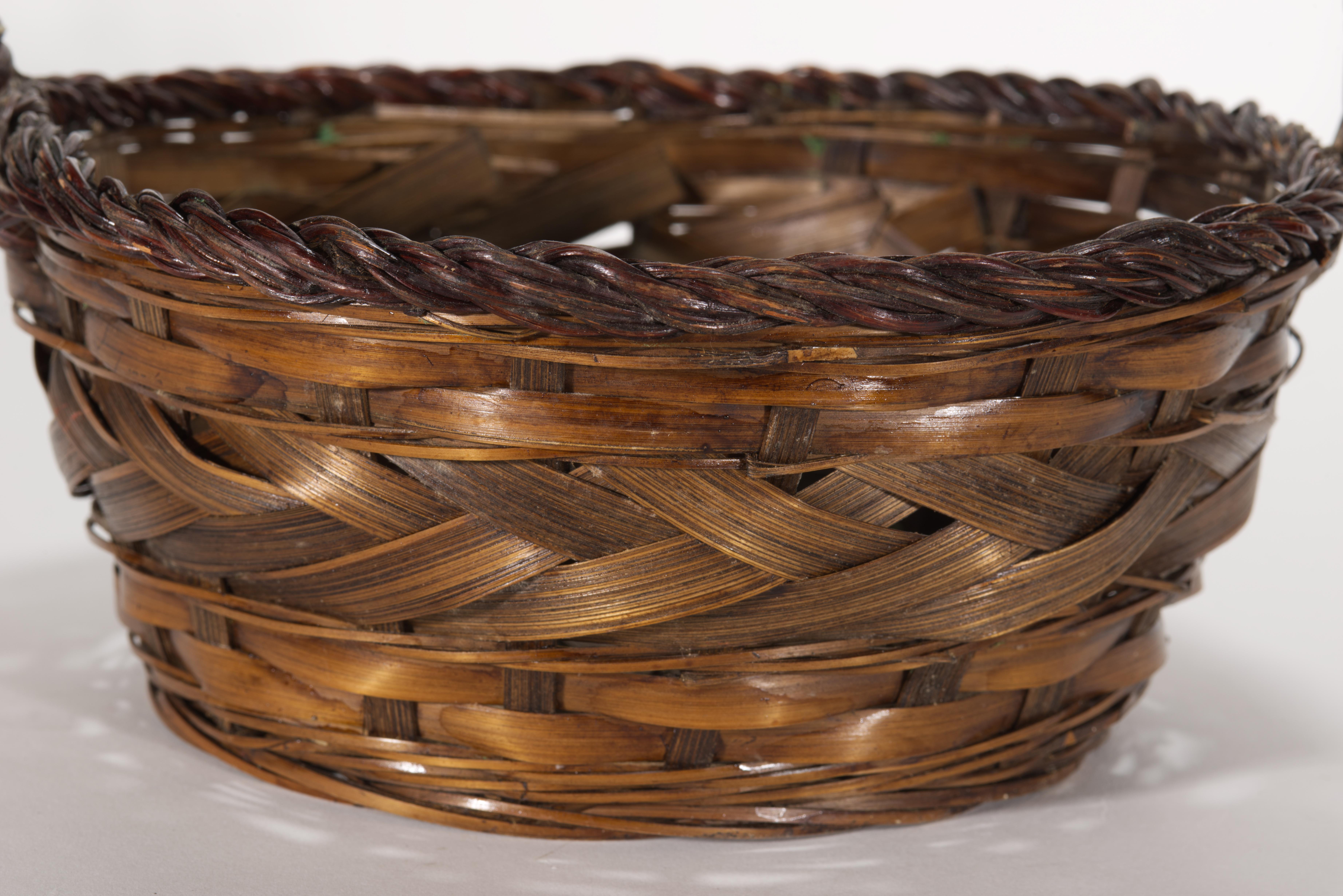 Pair of Vintage Bamboo Wicker Ikebana Hanakago Baskets with Handles For Sale 3