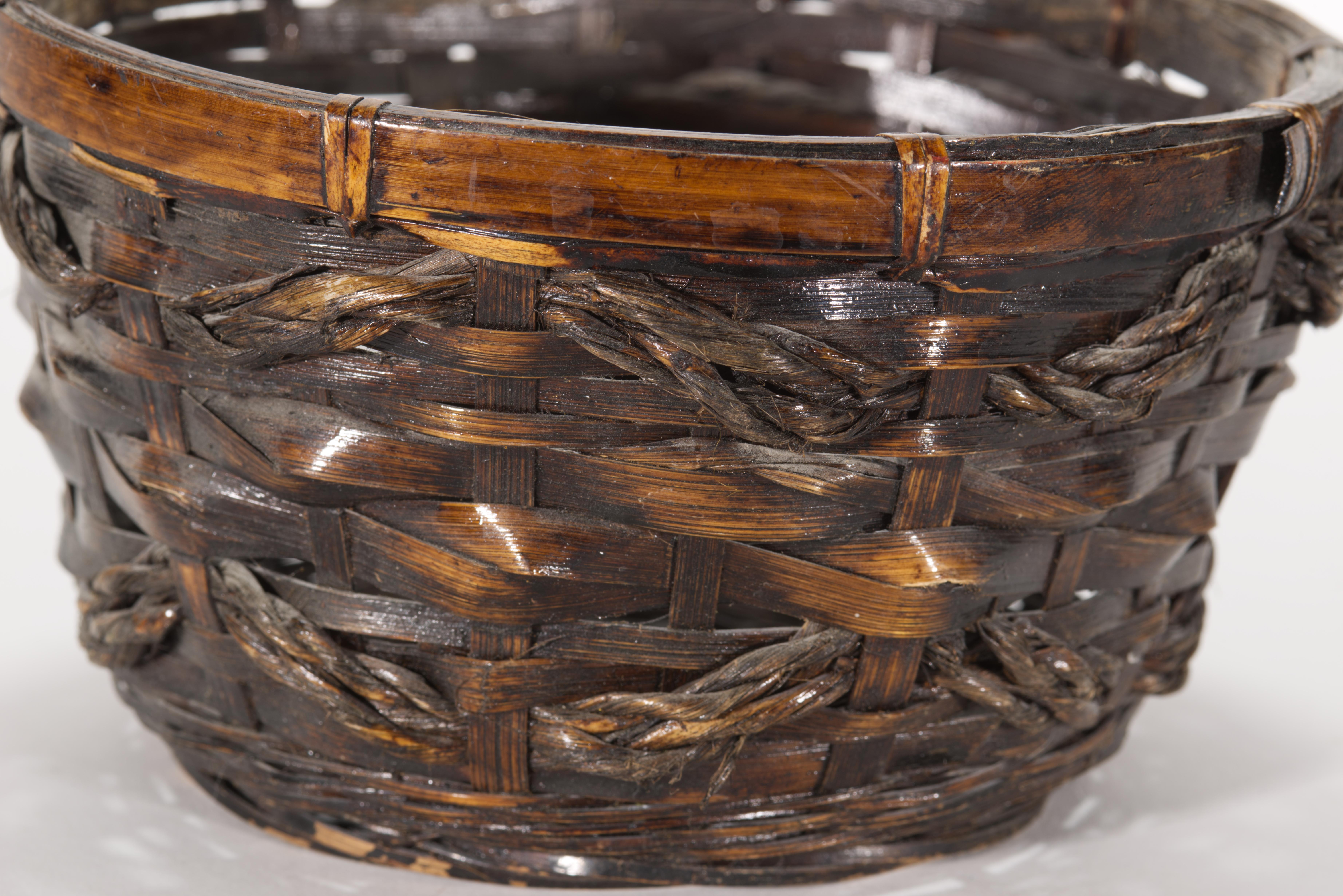 Pair of Vintage Bamboo Wicker Ikebana Hanakago Baskets with Handles For Sale 5