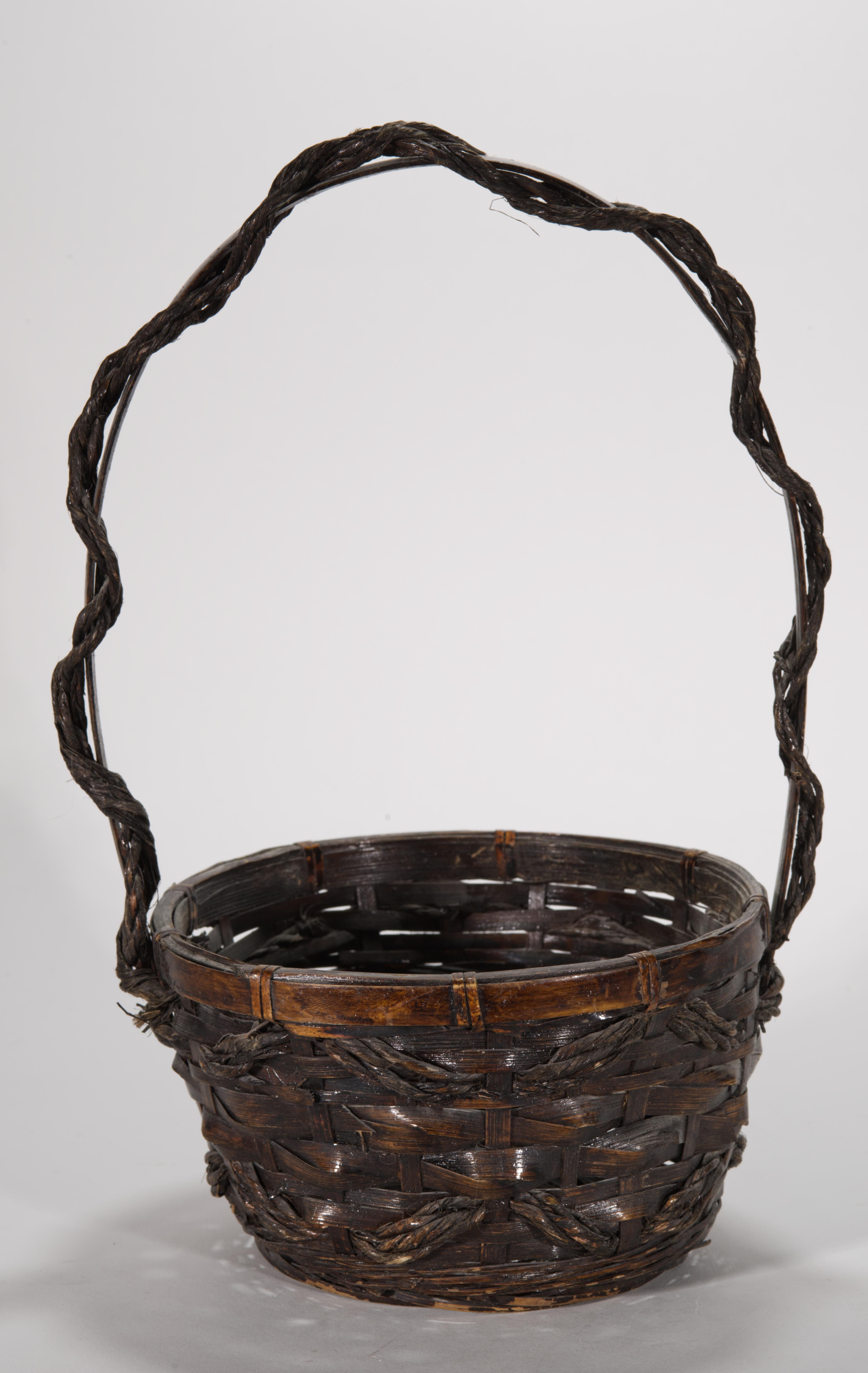 Japonisme Pair of Vintage Bamboo Wicker Ikebana Hanakago Baskets with Handles For Sale