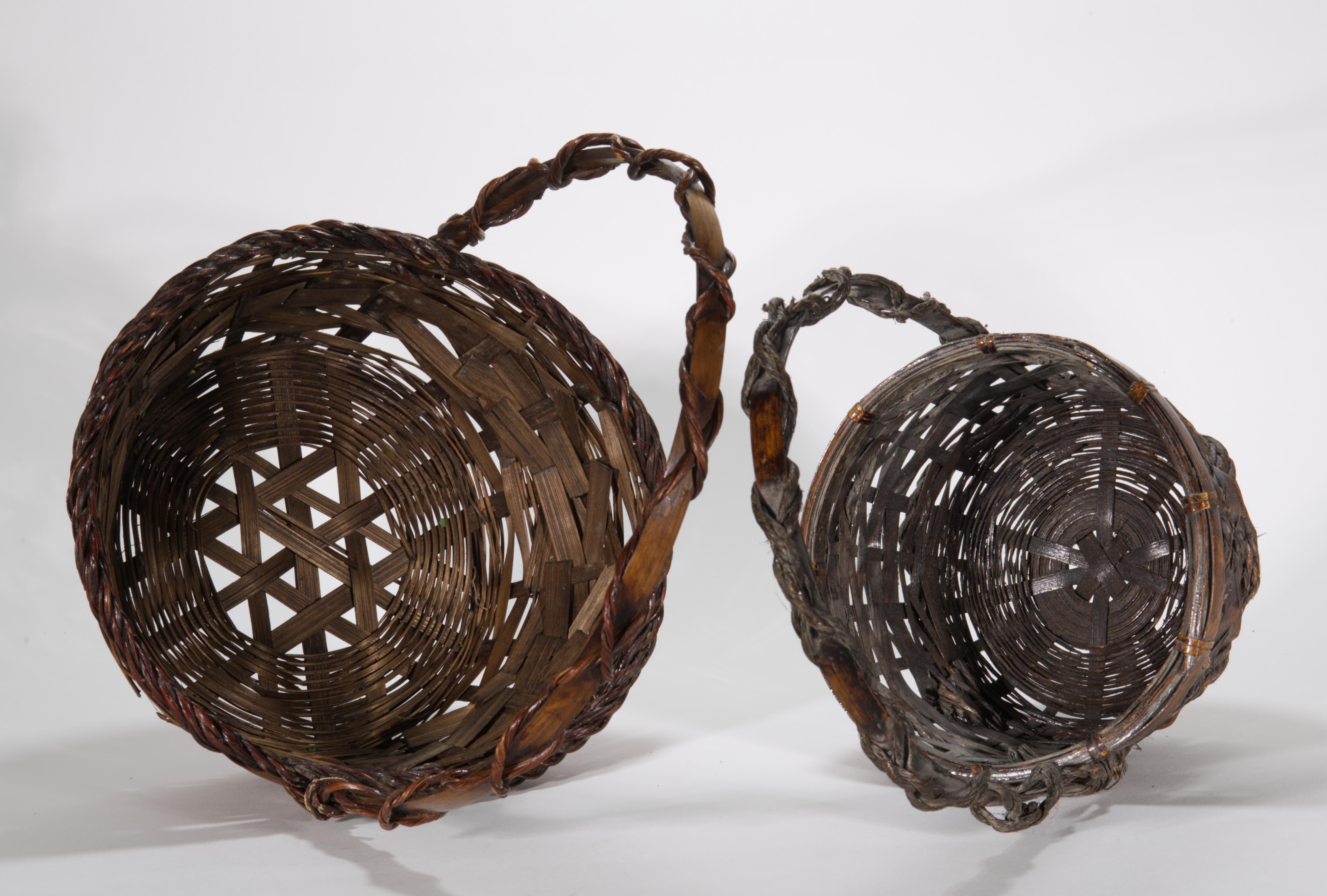 Pair of Vintage Bamboo Wicker Ikebana Hanakago Baskets with Handles For Sale 2