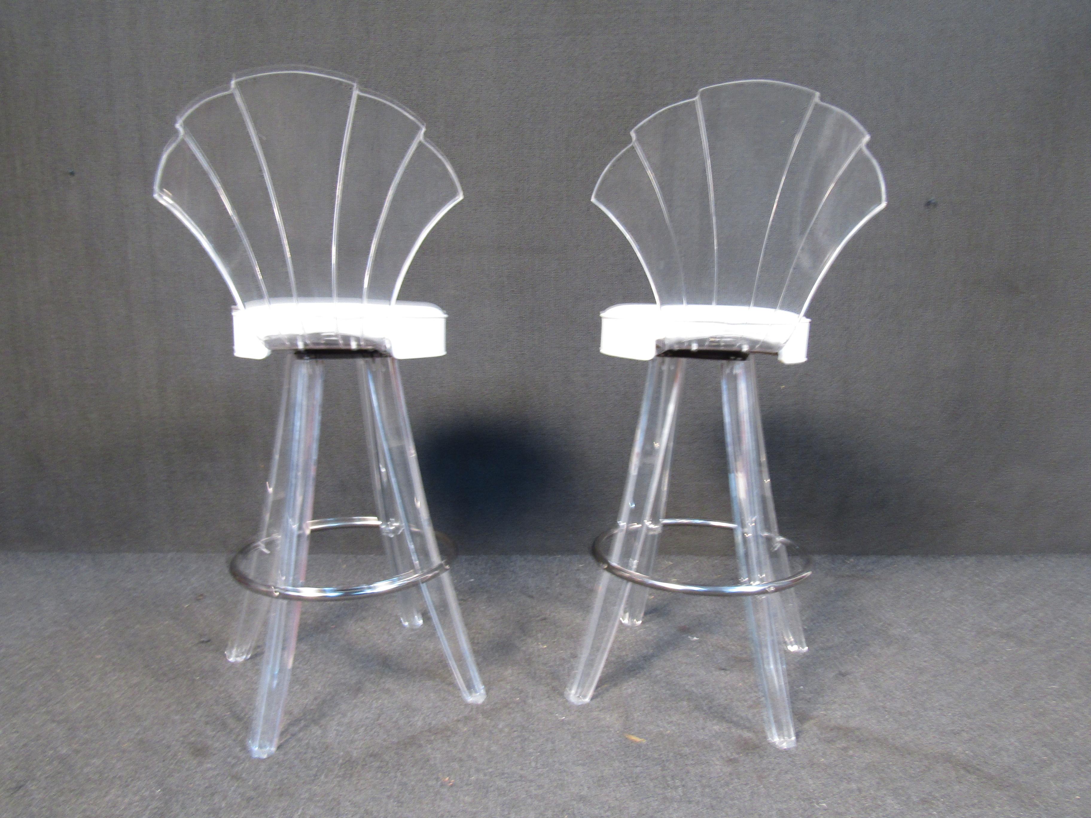 20th Century Pair of Vintage Bar Stools in Lucite and Vinyl For Sale