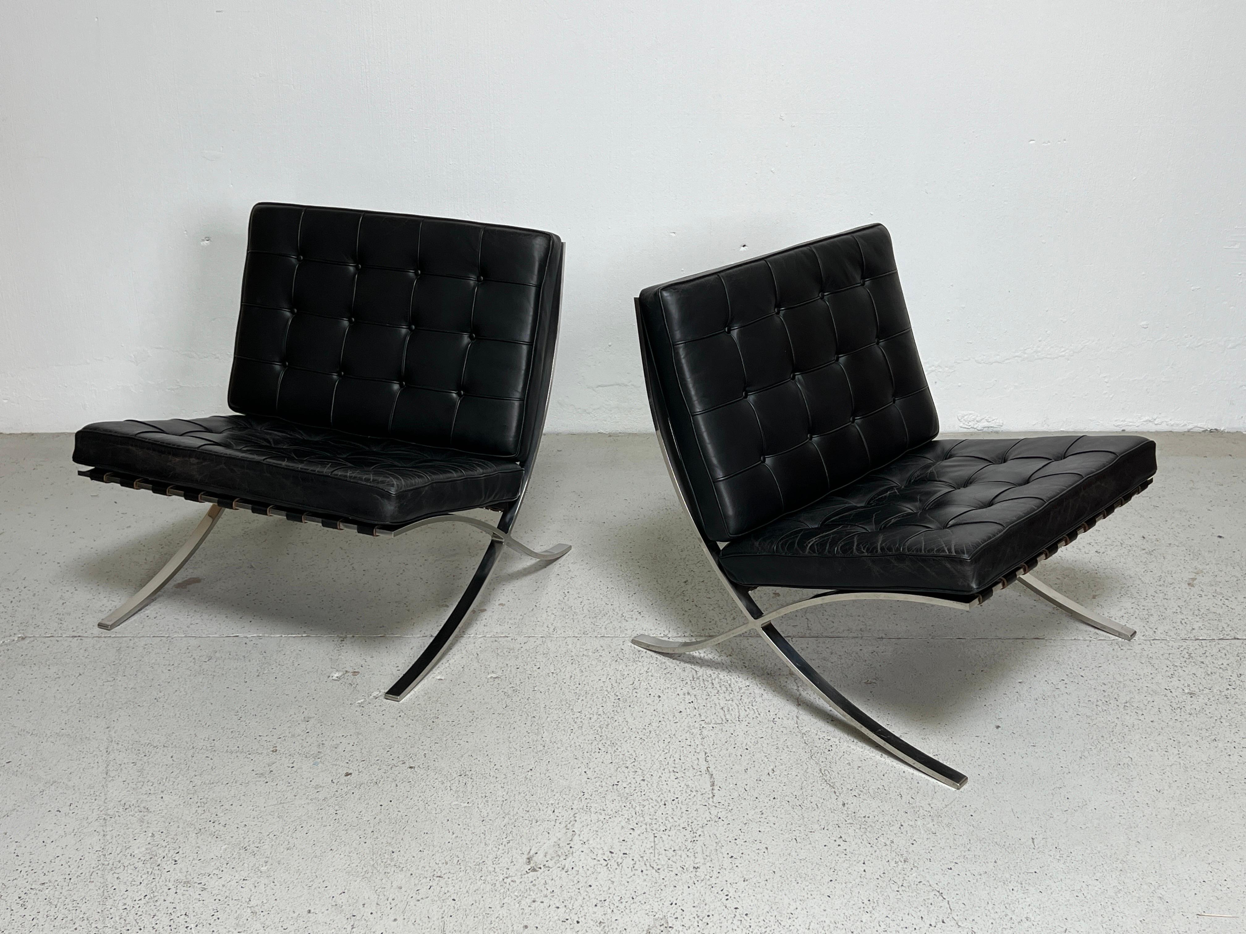 Paar Barcelona-Stühle im Vintage-Stil von Mies van der Rohe im Zustand „Gut“ im Angebot in Dallas, TX