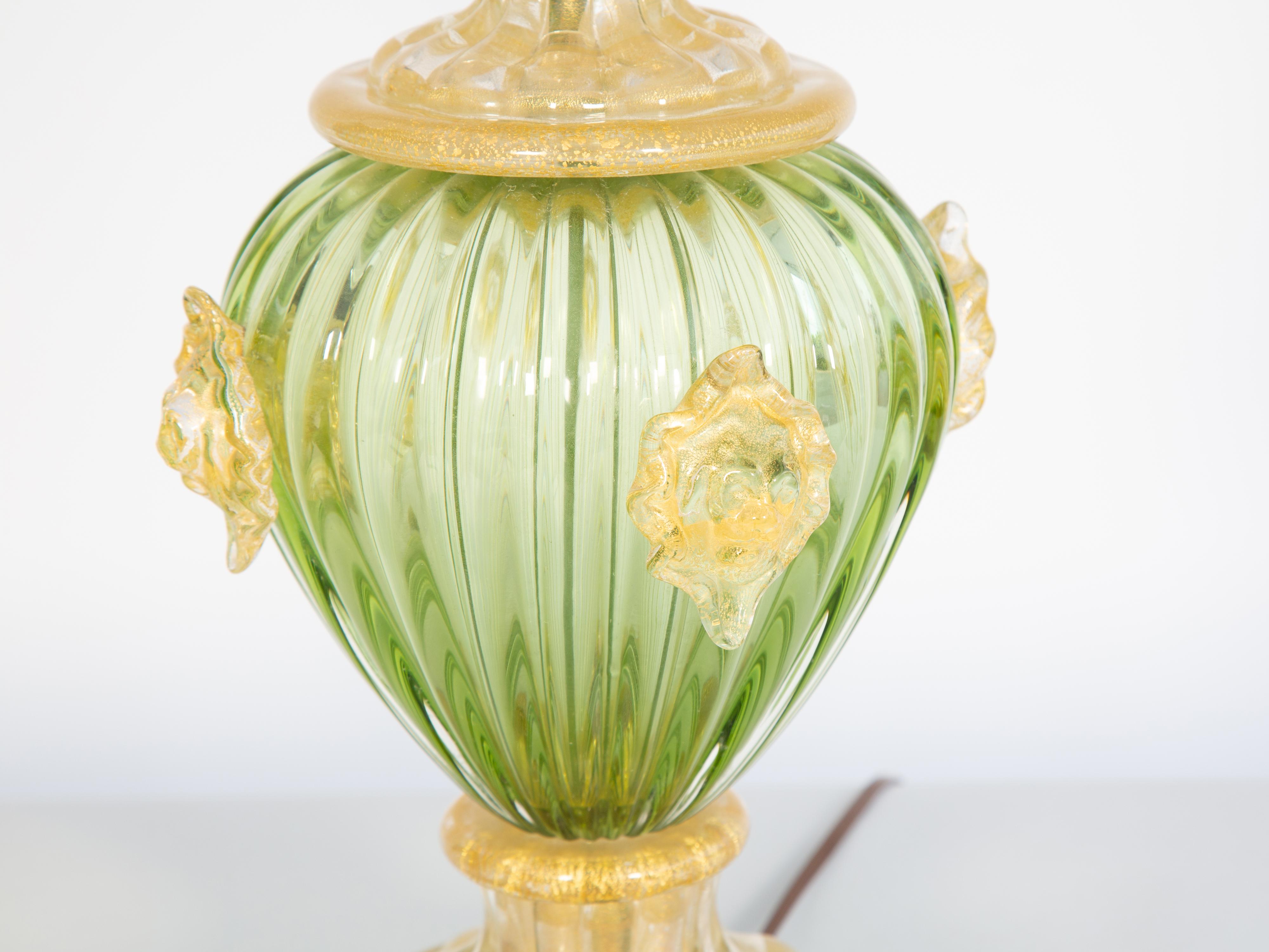 20ième siècle Paire de lampes vintage Barovier et Tosso en verre de Murano avec accents d'aventurine en vente