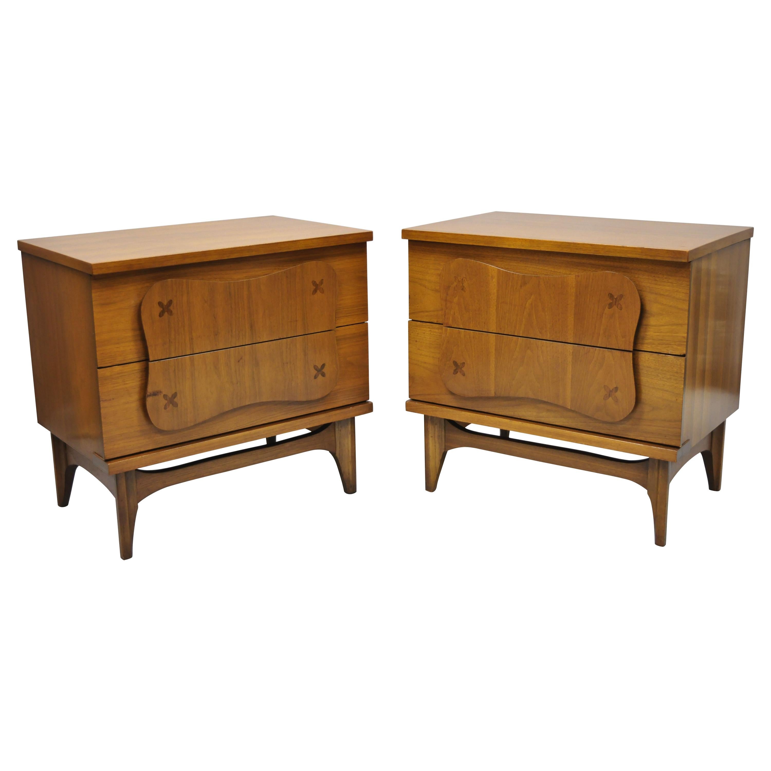 Pair of Vintage Bassett Mid-Century Modern Star Inlay Walnut Nightstands Tables
