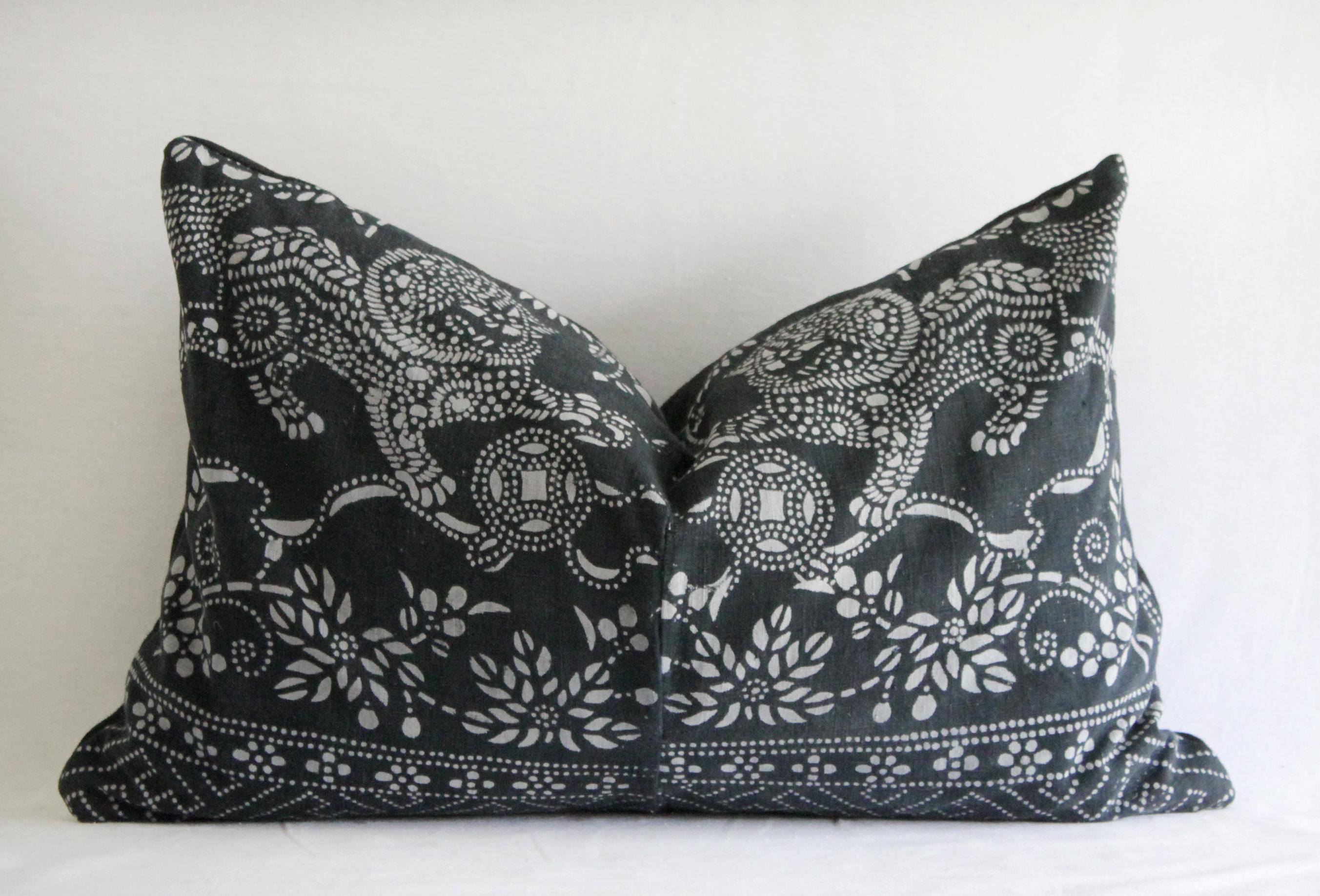 Pair of vintage Batik black lumbar pillows
A faded black background, with grayish white patterns. Hidden zipper closure, and solid black linen background. 
Measures: 14