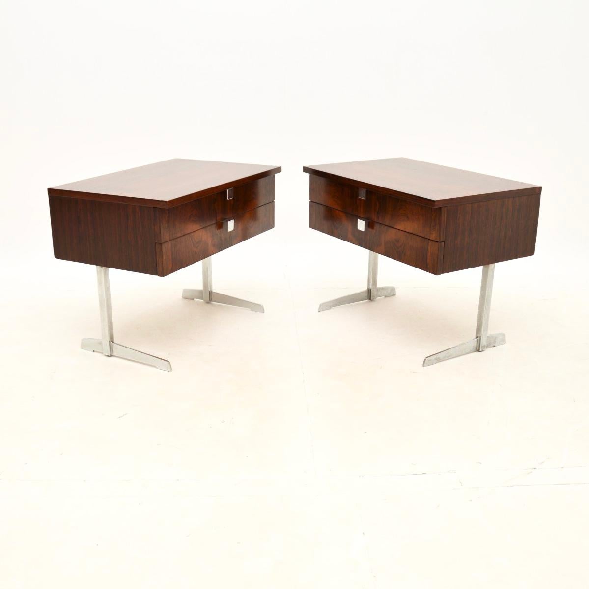 Mid-Century Modern Pair of Vintage Bedsides / Side Tables For Sale