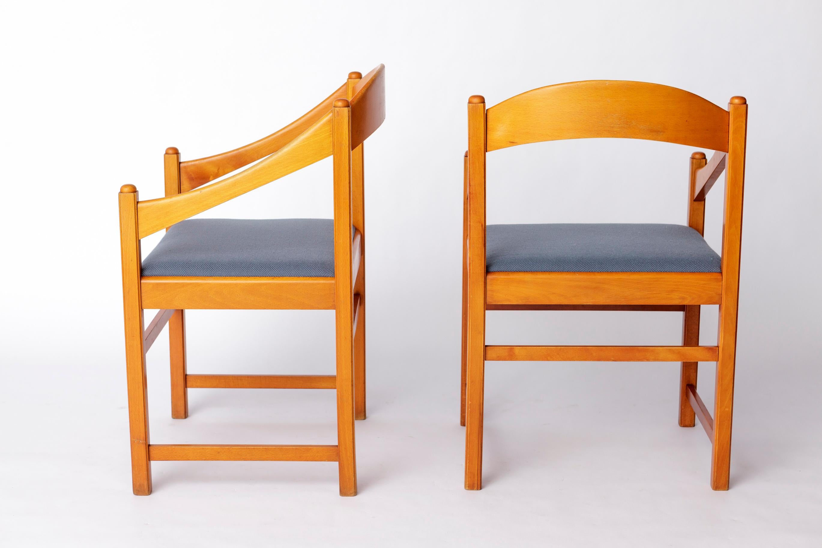 Pareja de sillones antiguos de haya - Diseño alemán de los años 70 - Tapicería azul claro Pulido en venta