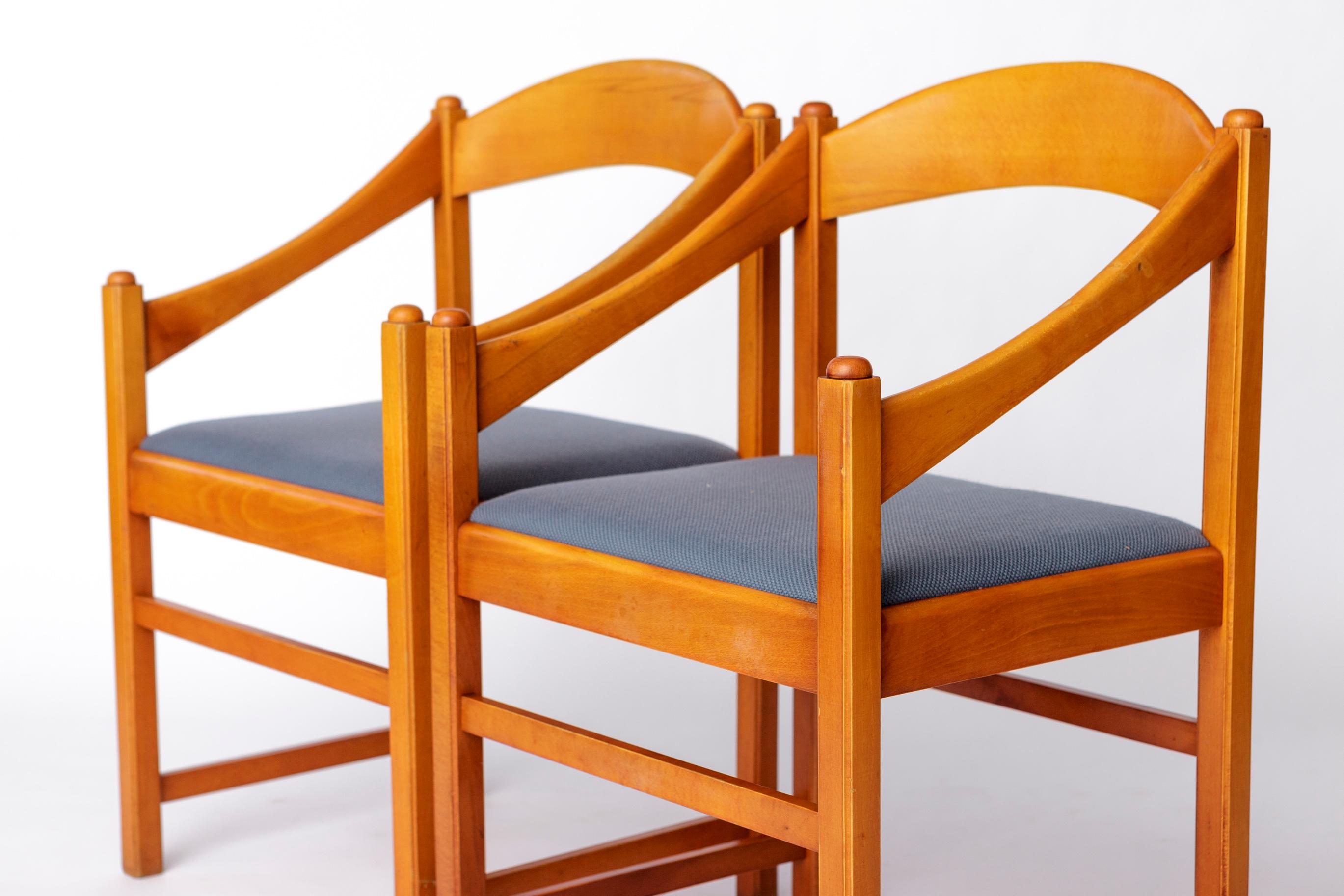 Pareja de sillones antiguos de haya - Diseño alemán de los años 70 - Tapicería azul claro en Bueno estado para la venta en Hannover, DE