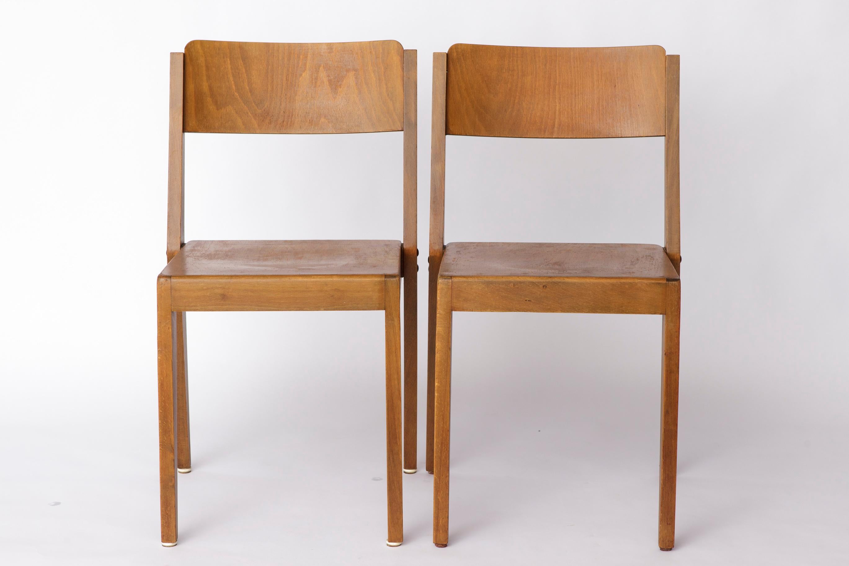 Pair of Vintage Beechwood Stackable Chairs, Germany 1960s–1970s In Good Condition For Sale In Hannover, DE