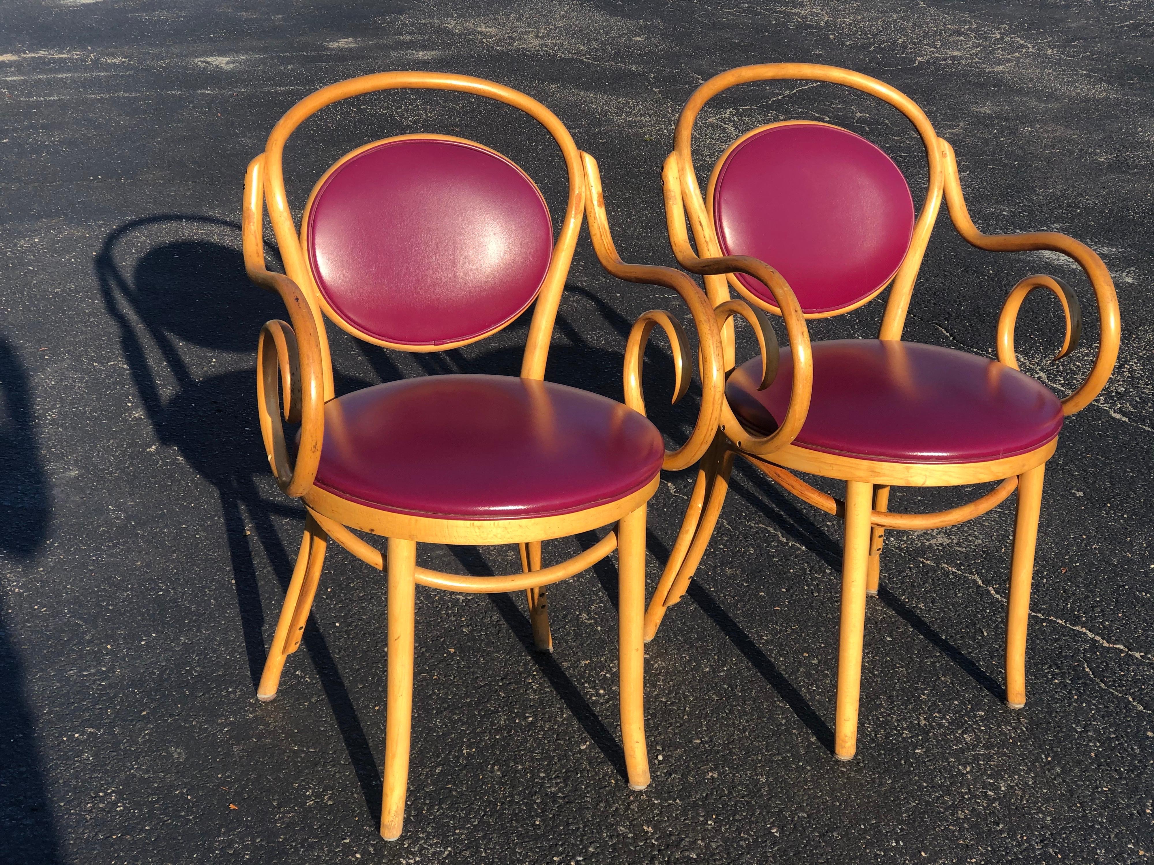 Bauhaus Pair of Vintage Bentwood Thonet Style Chairs in Violet For Sale