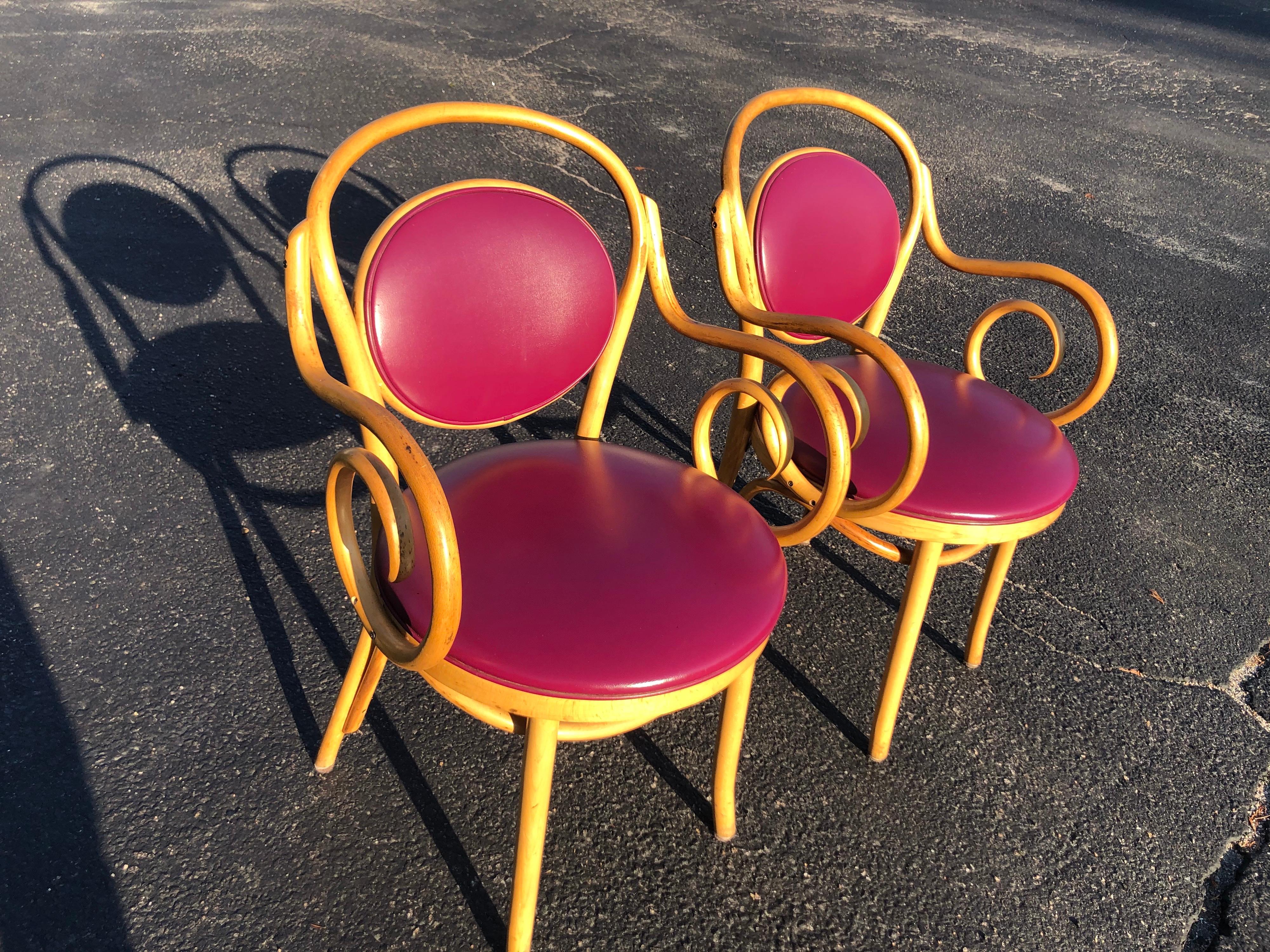 Romanian Pair of Vintage Bentwood Thonet Style Chairs in Violet For Sale