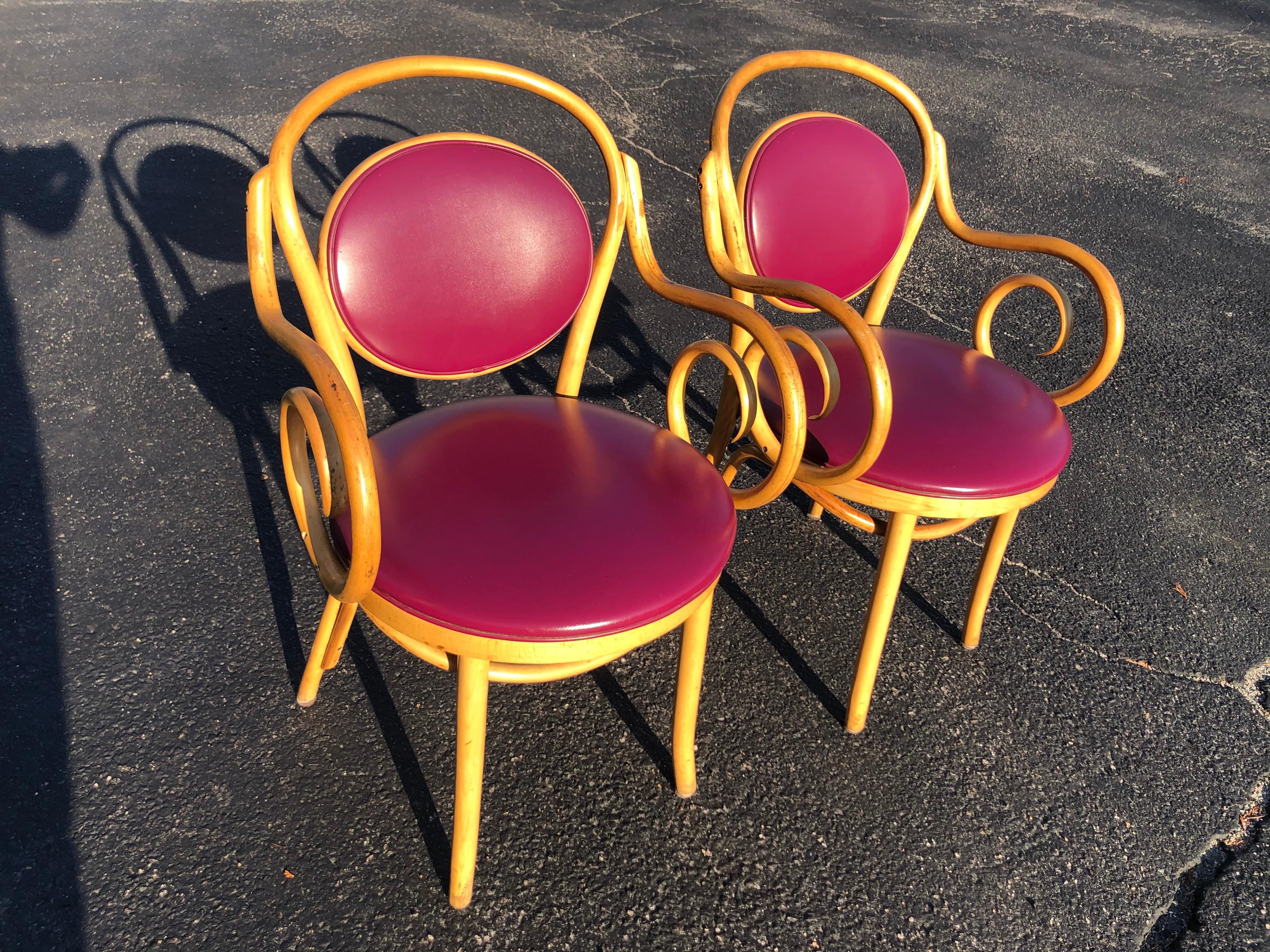 Pair of Vintage Bentwood Thonet Style Chairs in Violet In Good Condition For Sale In Redding, CT